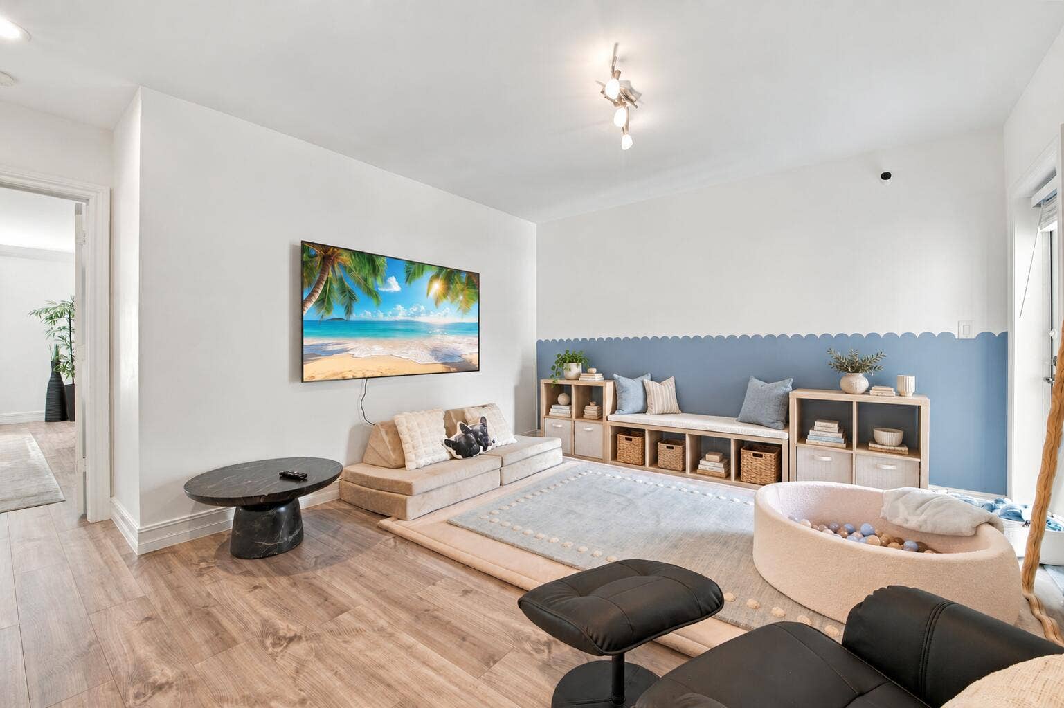 1752 NE 12TH Street, Fort Lauderdale, FL 33304 Calm family room with coordinated cubbie