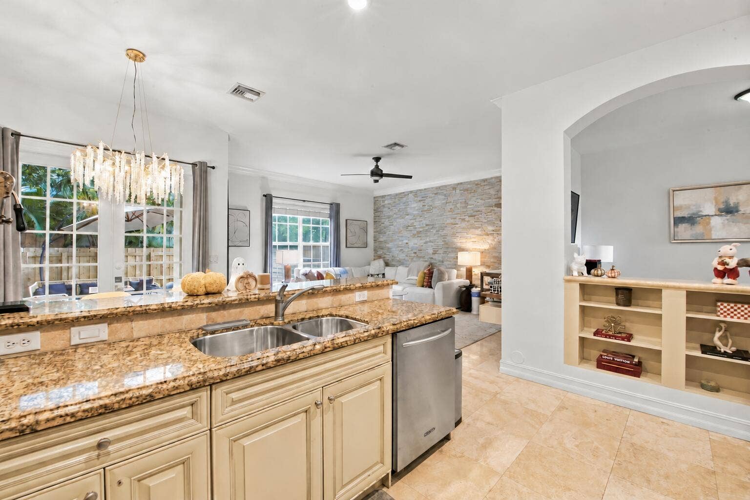 1752 NE 12TH Street, Fort Lauderdale, FL 33304 Bare stainless steel dishwasher