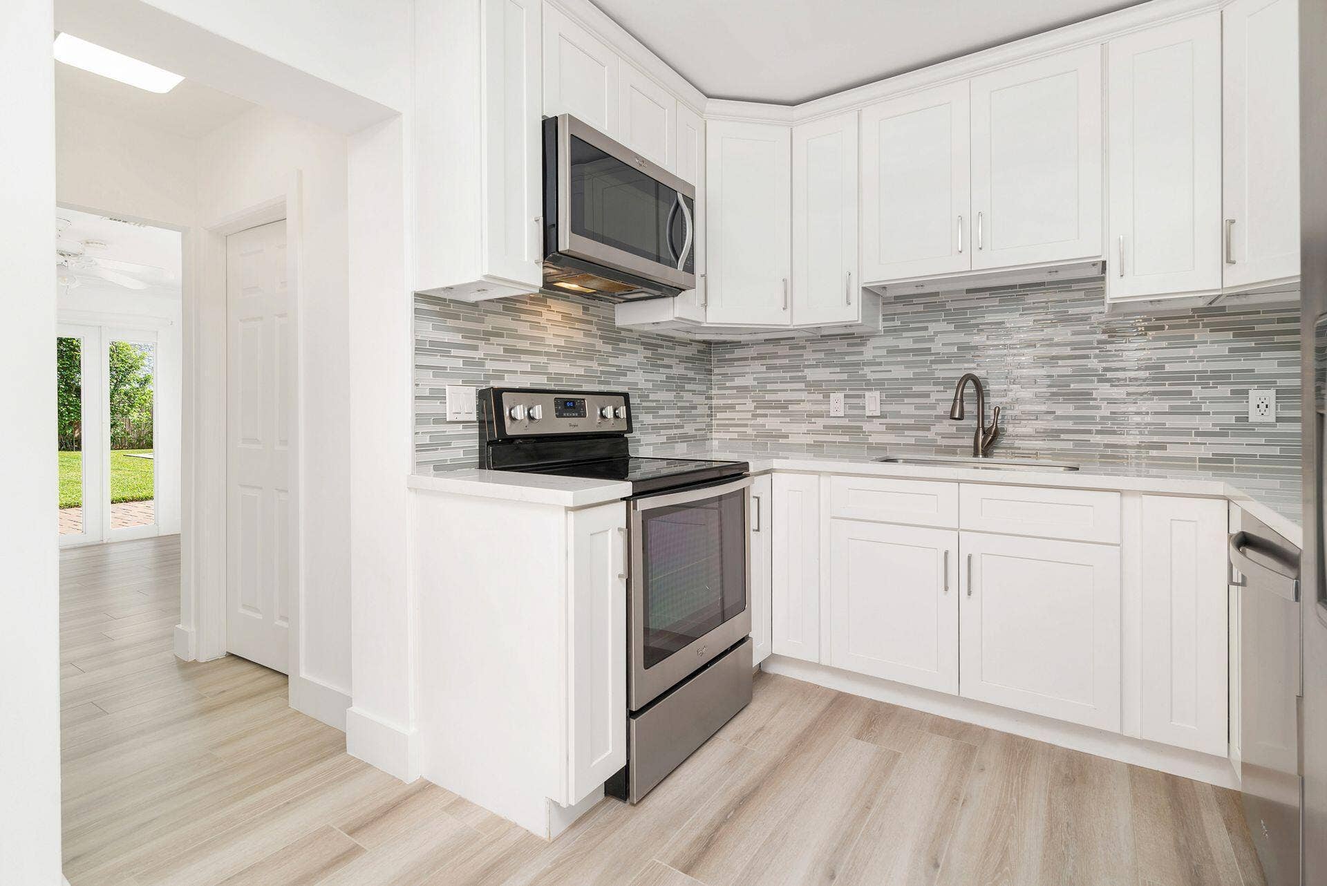 135 Edgewood Drive, West Palm Beach, FL 33405 Kitchen