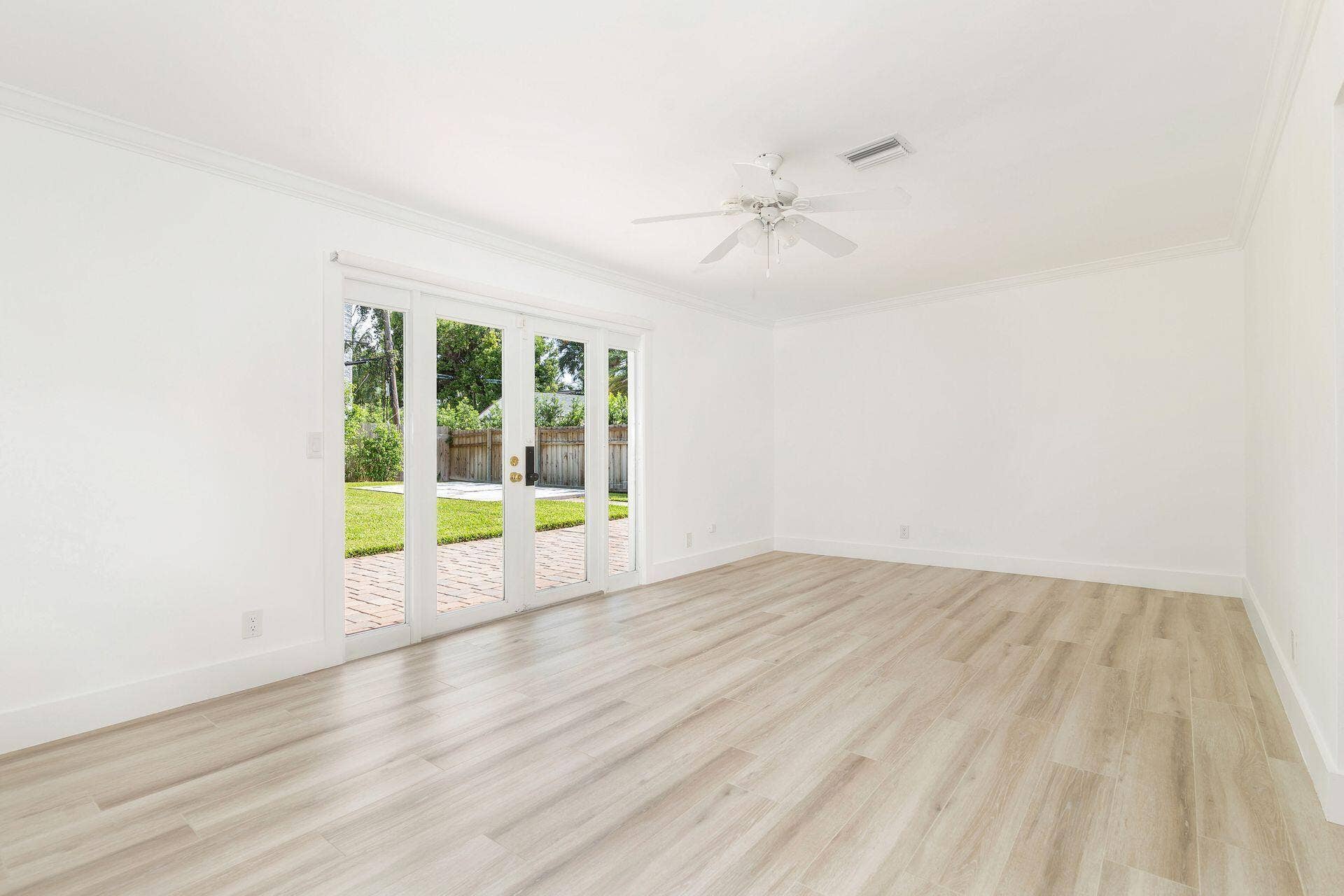 135 Edgewood Drive, West Palm Beach, FL 33405 Family Room