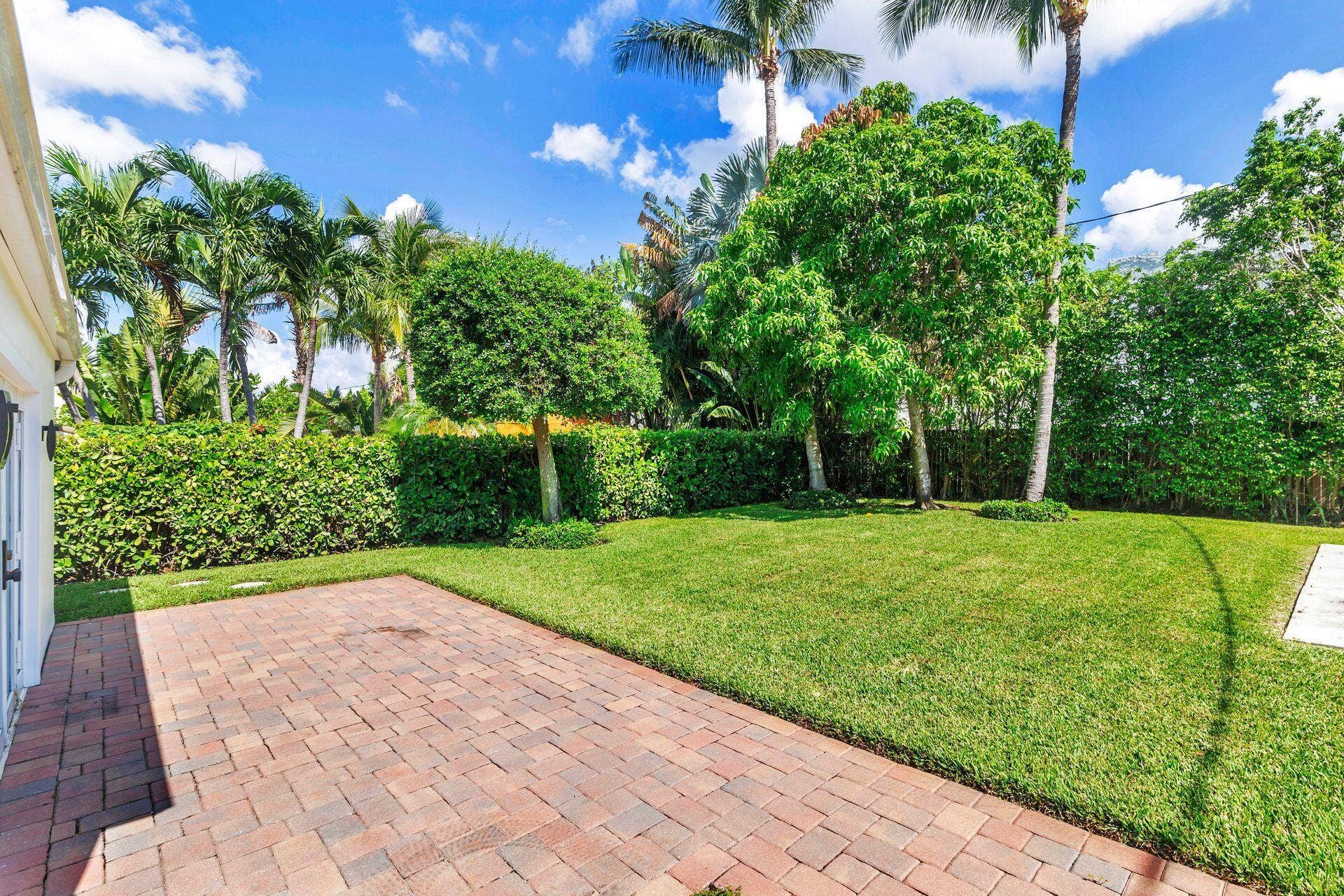 135 Edgewood Drive, West Palm Beach, FL 33405 Backyard