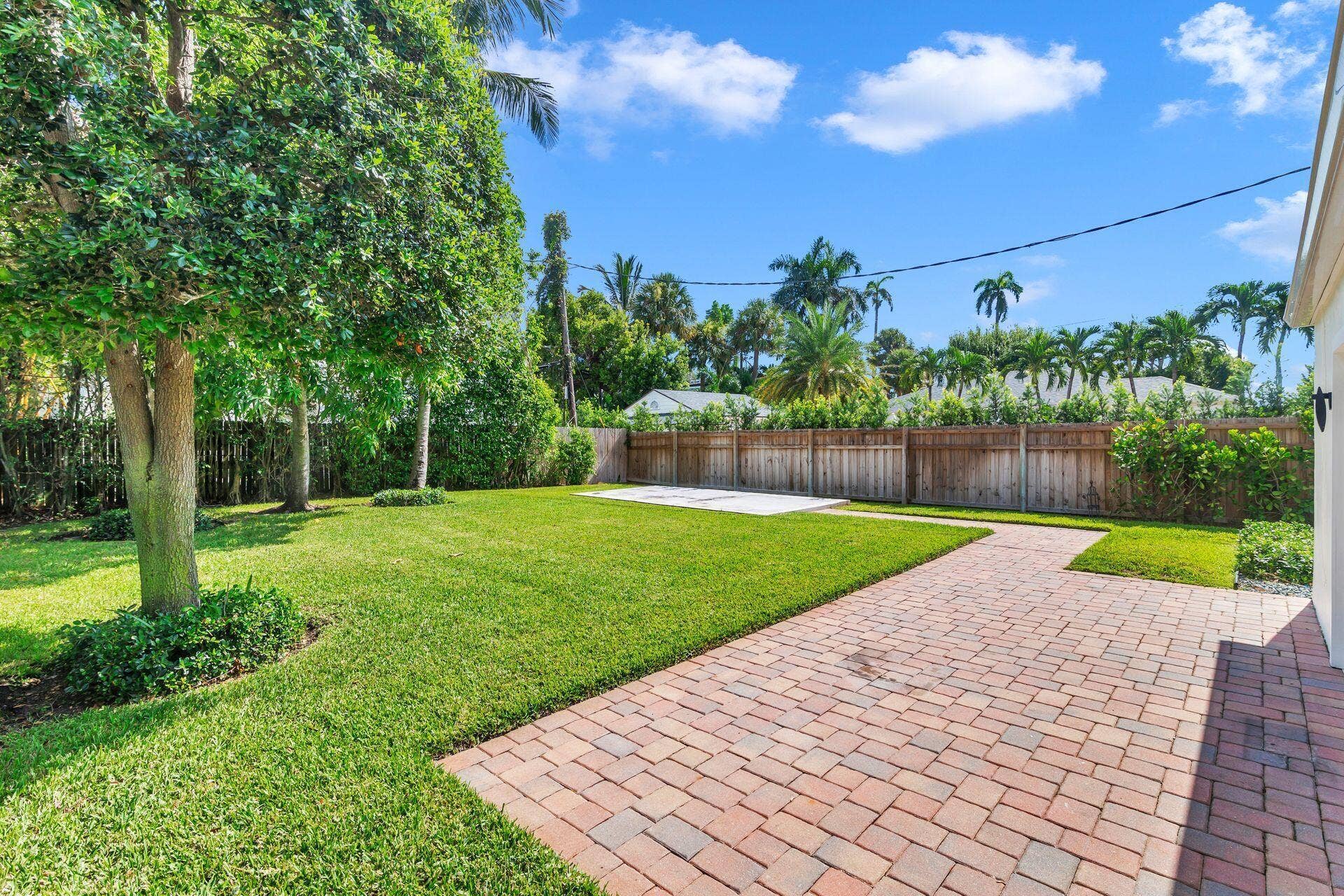 135 Edgewood Drive, West Palm Beach, FL 33405 Backyard