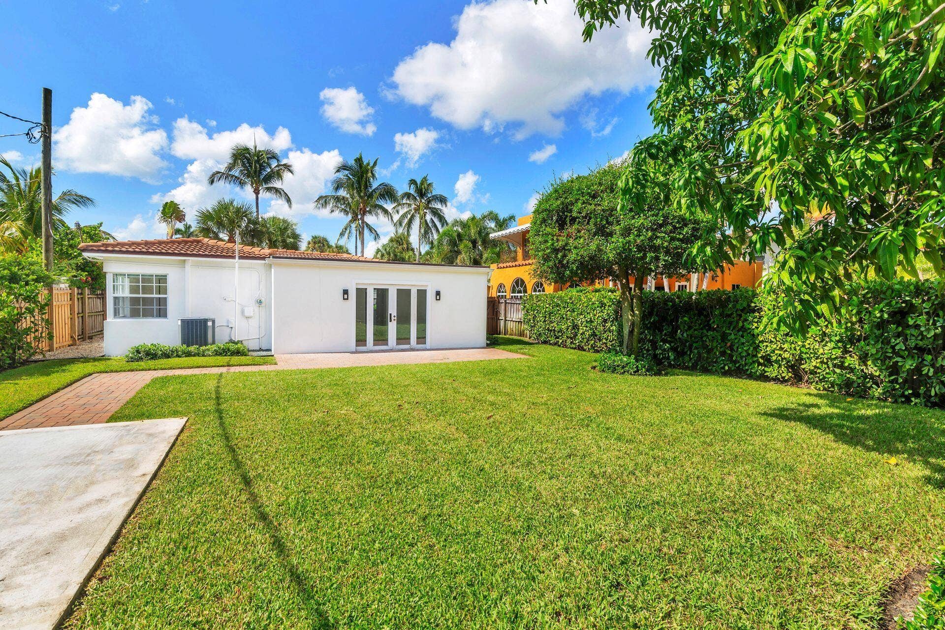 135 Edgewood Drive, West Palm Beach, FL 33405 Backyard
