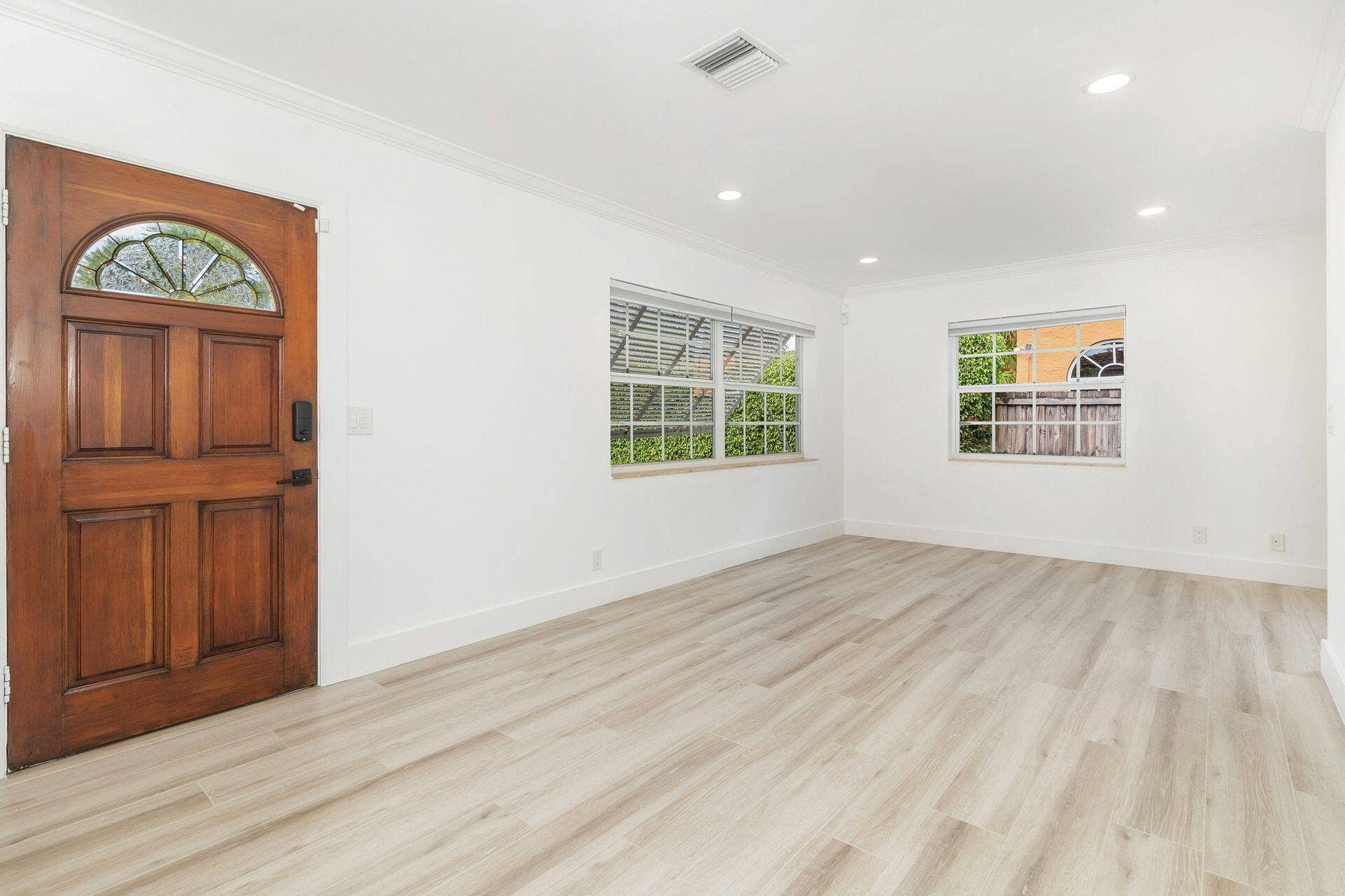135 Edgewood Drive, West Palm Beach, FL 33405 Living Room