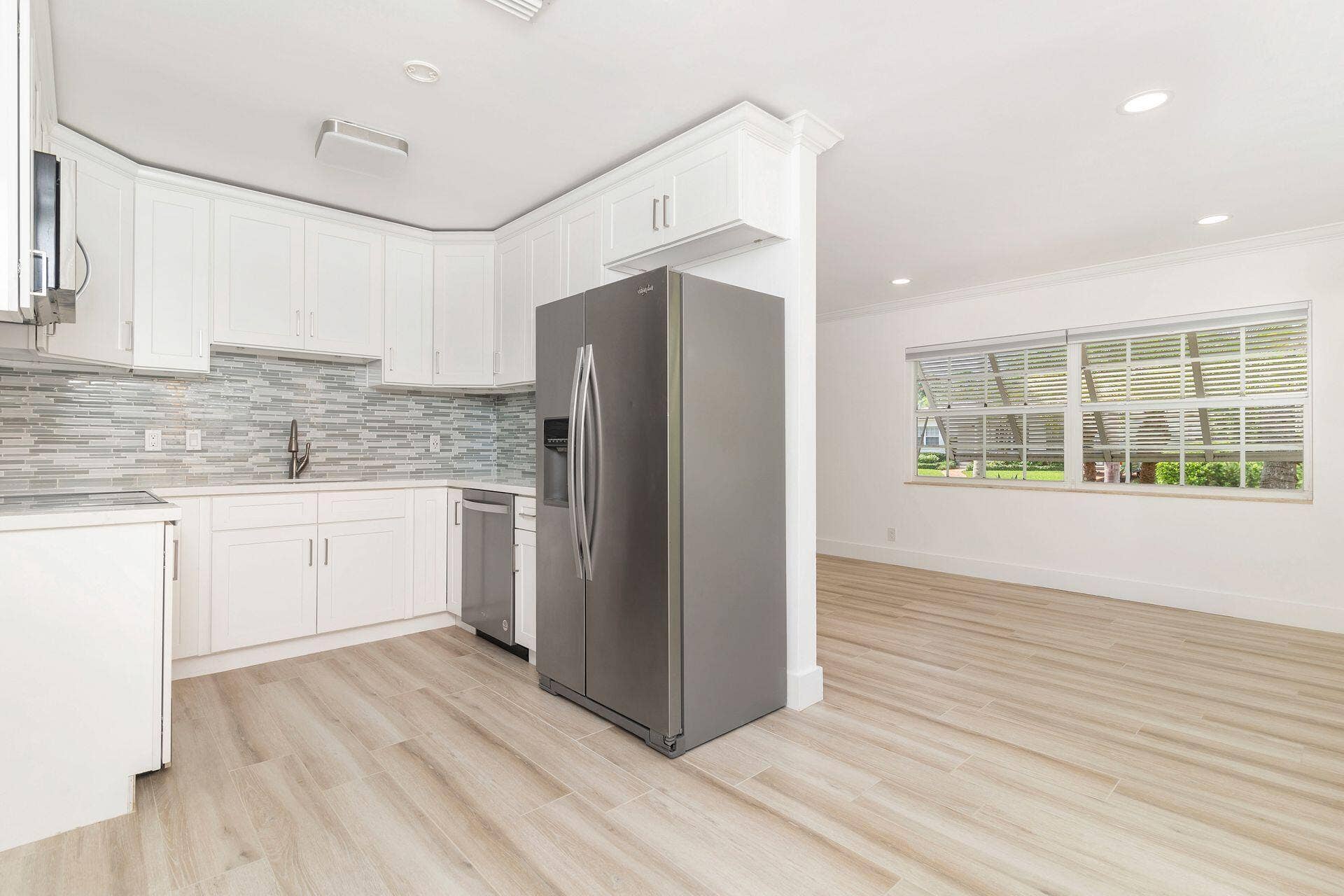 135 Edgewood Drive, West Palm Beach, FL 33405 Kitchen