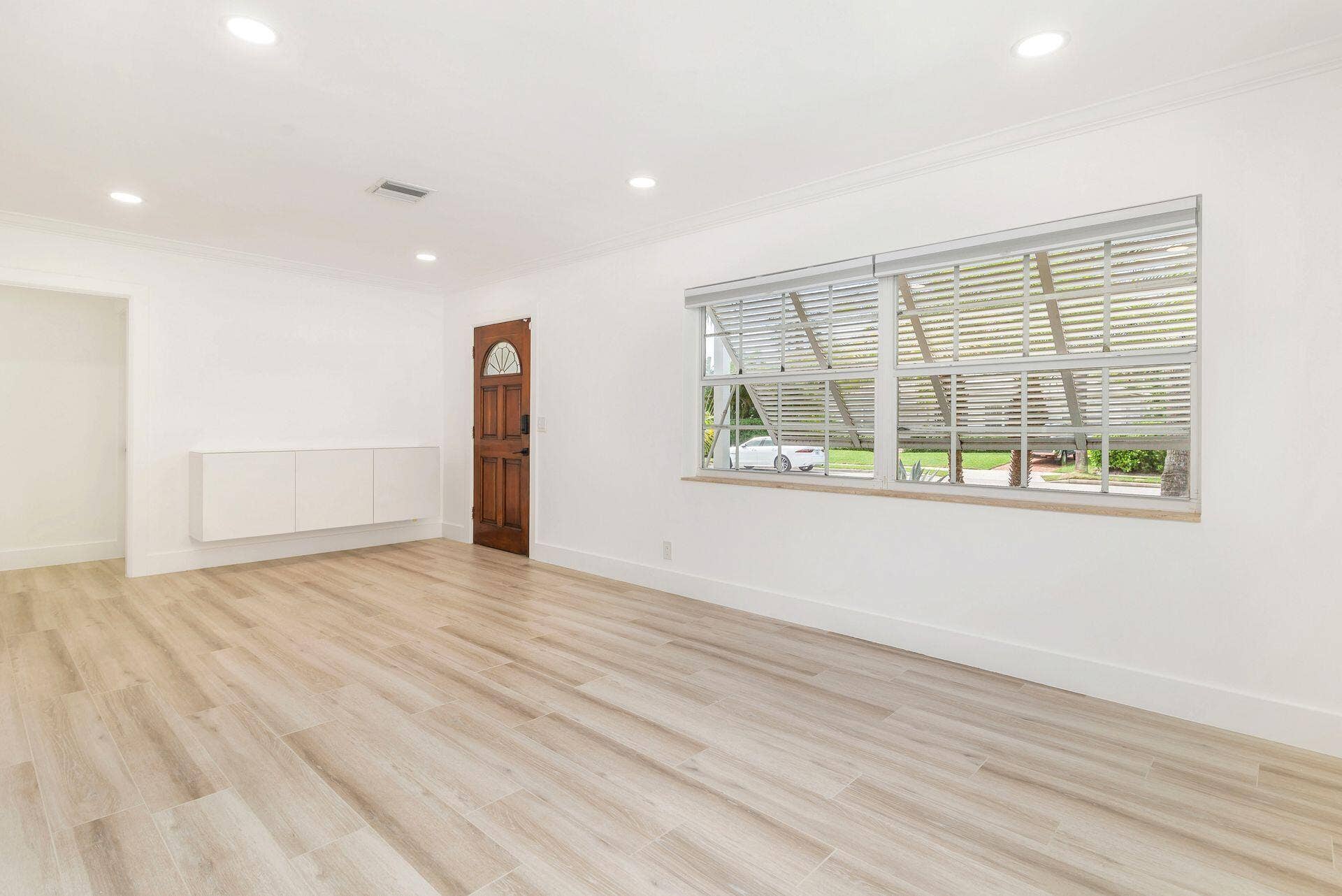 135 Edgewood Drive, West Palm Beach, FL 33405 Living Room