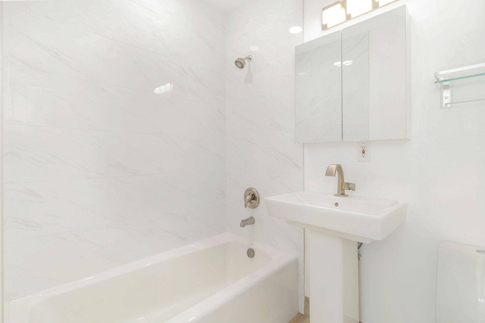 135 Edgewood Drive, West Palm Beach, FL 33405 Bathroom 2