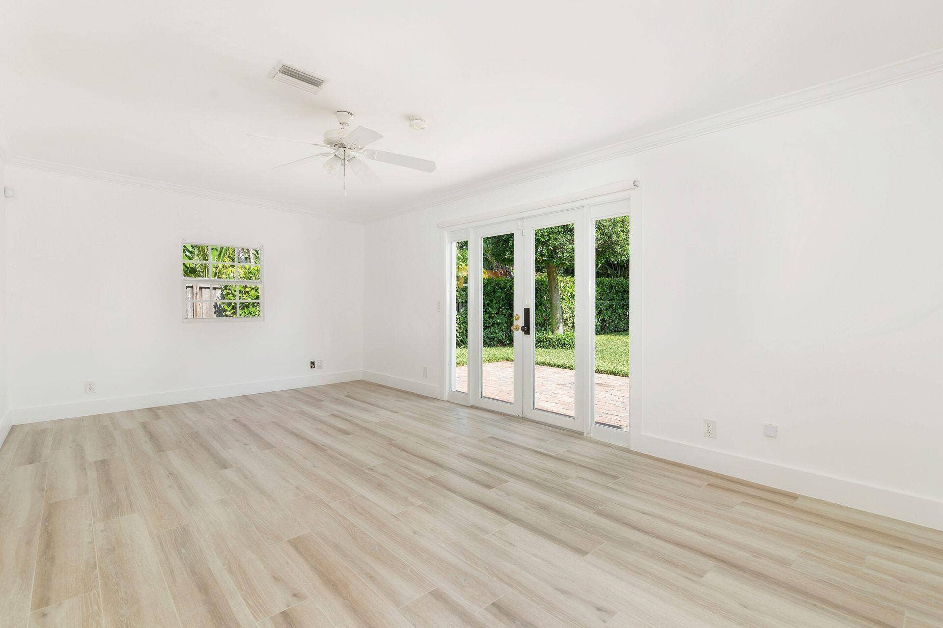 135 Edgewood Drive, West Palm Beach, FL 33405 Family Room