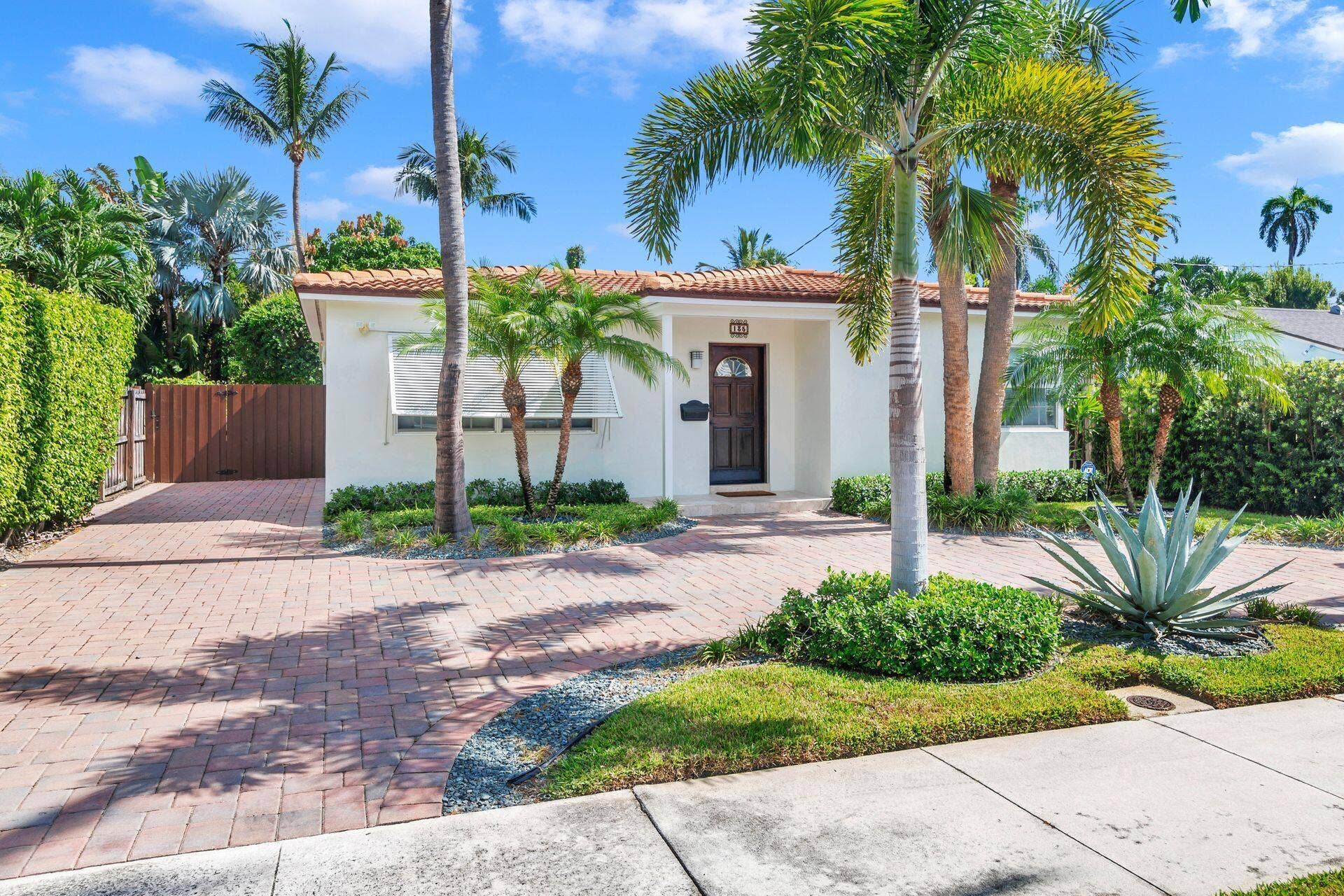 135 Edgewood Drive, West Palm Beach, FL 33405 Front Exterior