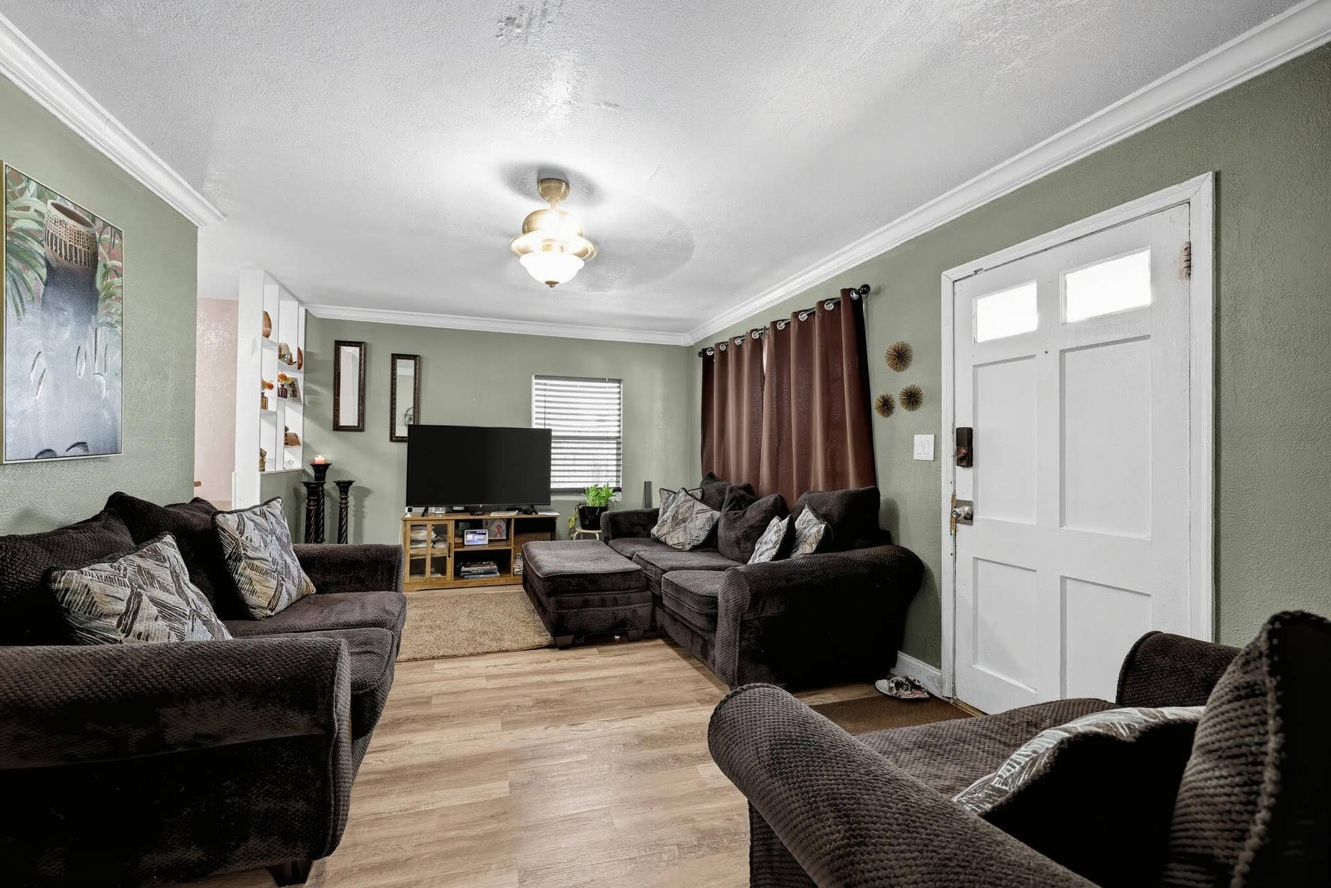 628 58TH Street, West Palm Beach, FL 33407 10_628_58th_St-Living_room-0268