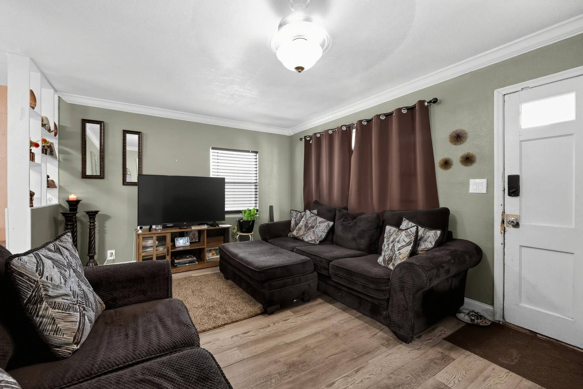 628 58TH Street, West Palm Beach, FL 33407 14_628_58th_St-Living_room-0265