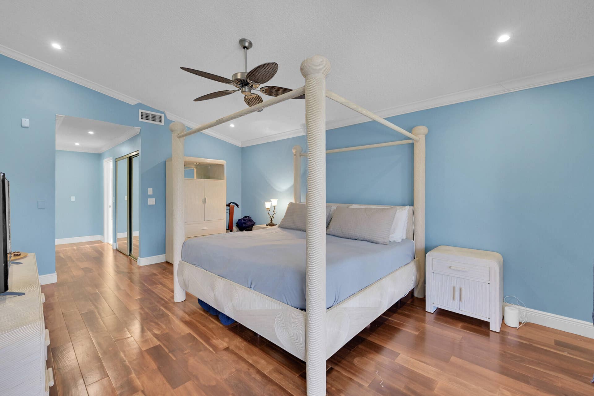 20_primary bedroom