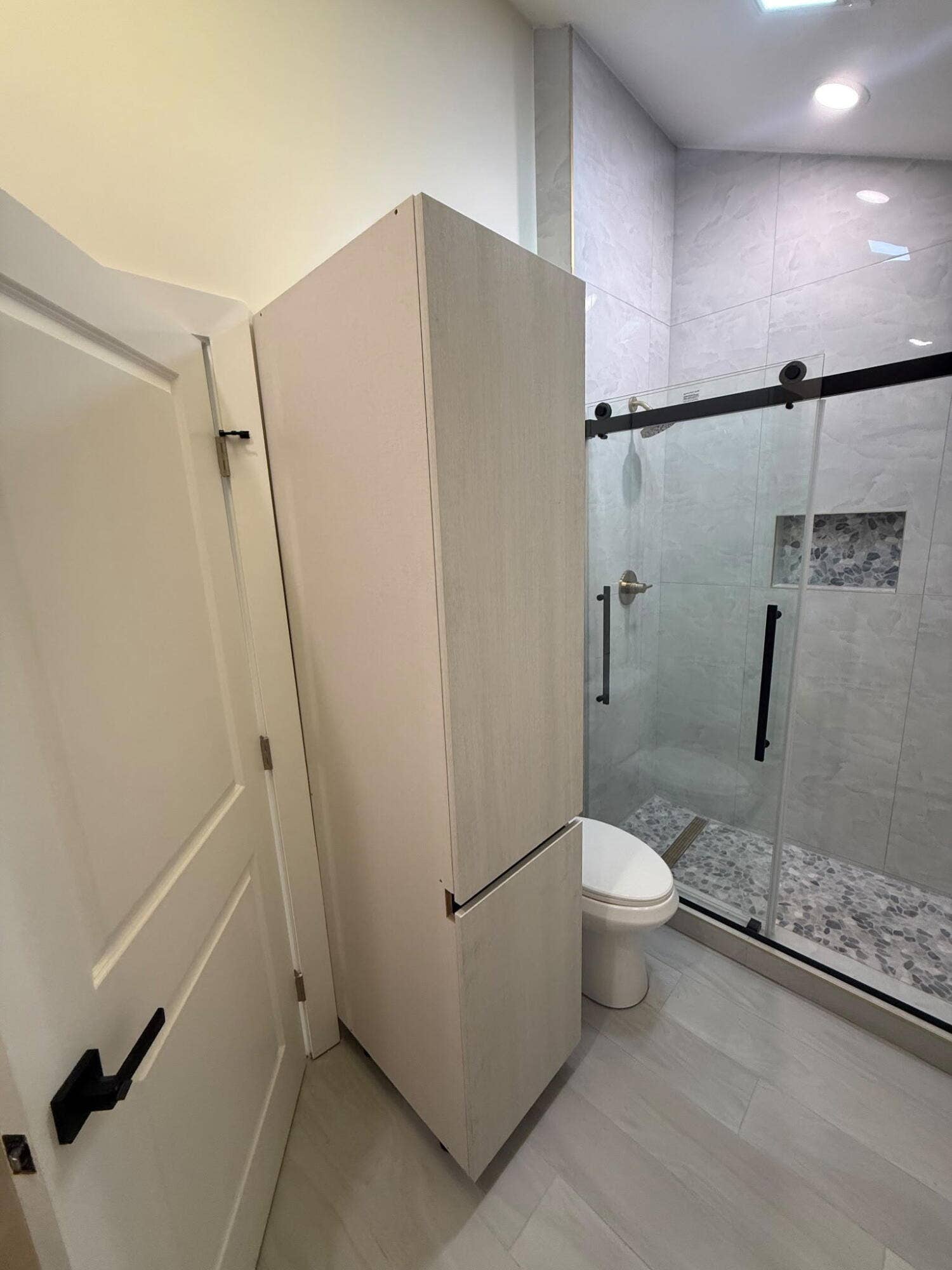 2398 Saratoga Bay Drive, West Palm Beach, FL 33409 Guest bathroom