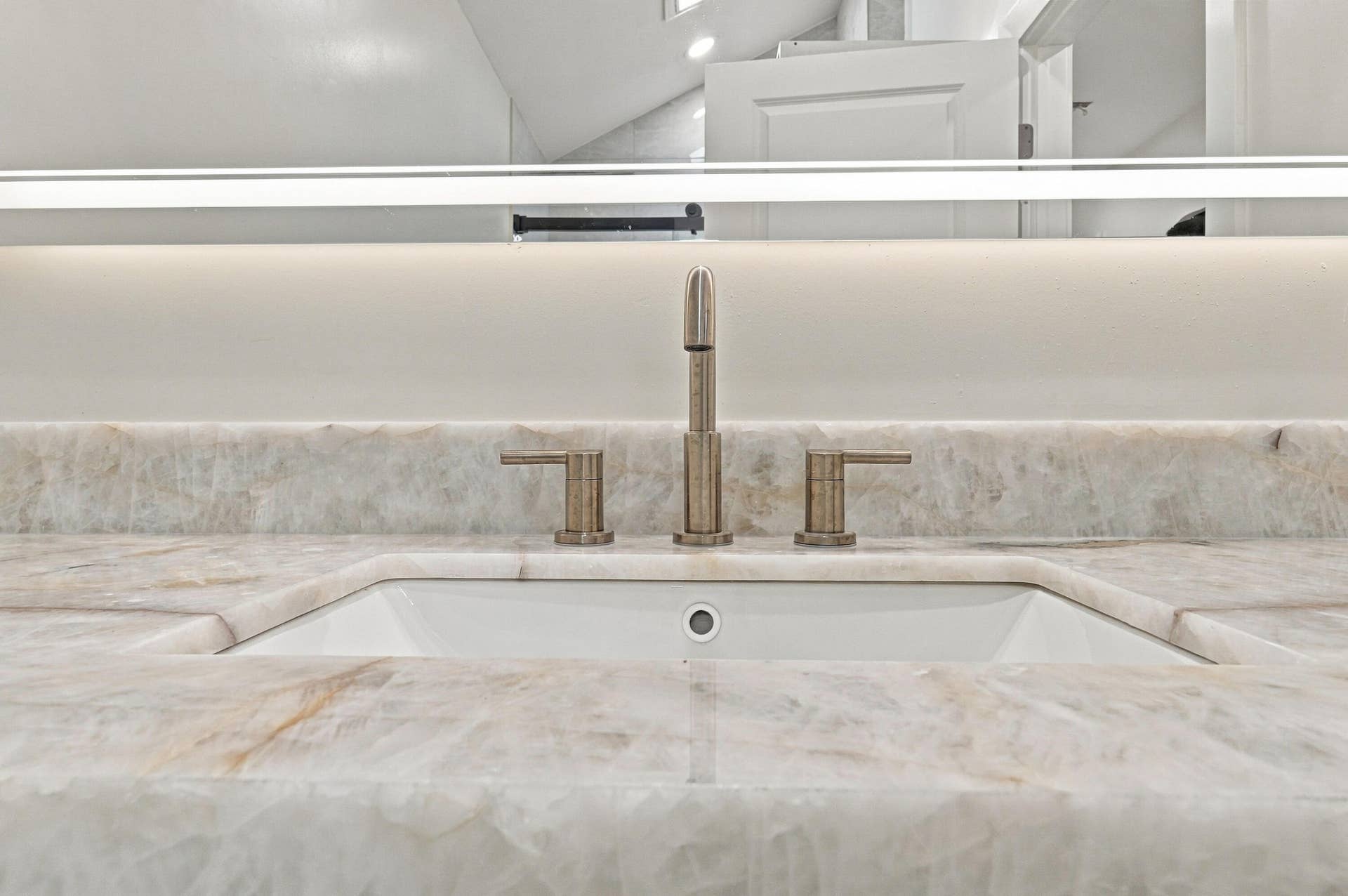 2398 Saratoga Bay Drive, West Palm Beach, FL 33409 crystallo quartzite countertop