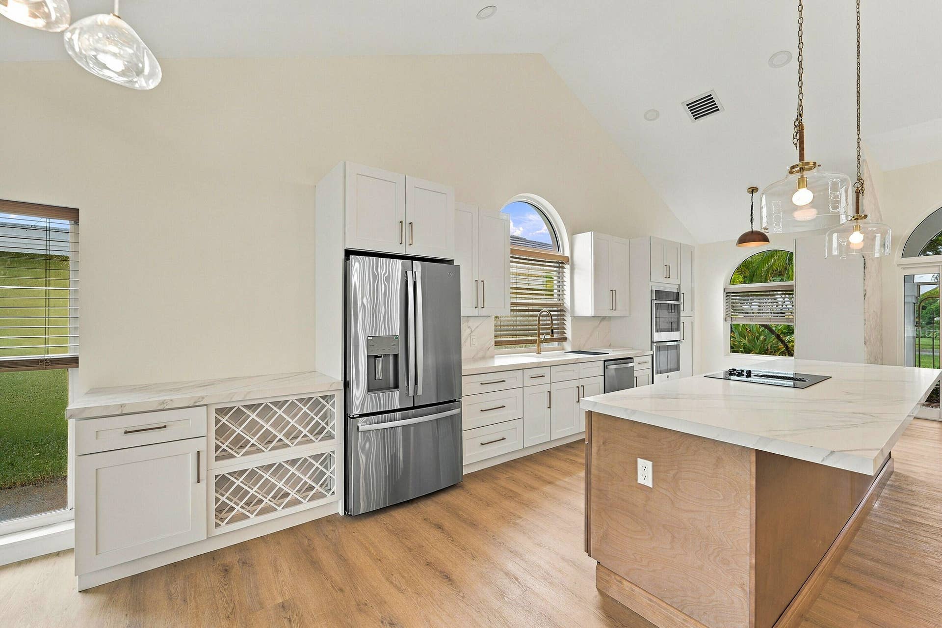 2398 Saratoga Bay Drive, West Palm Beach, FL 33409 Custom built in bar