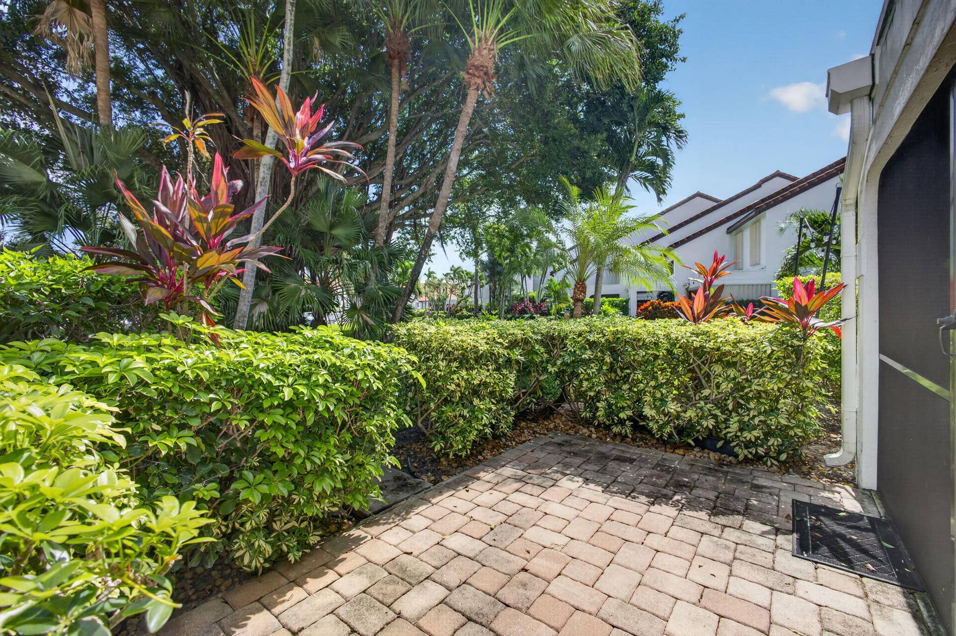 2439 Treasure Isle Drive, #Unit 7, West Palm Beach, FL 33410 48-web-or-mls-5D1A7996