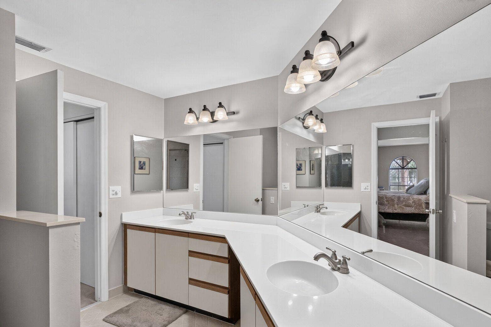 2439 Treasure Isle Drive, #Unit 7, West Palm Beach, FL 33410 42-web-or-mls-YQm11