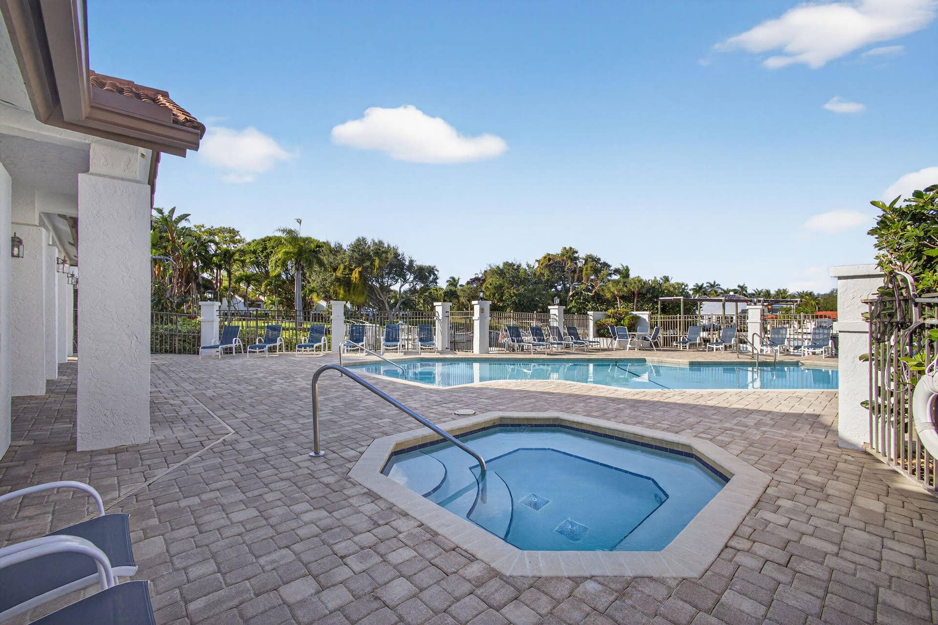 2439 Treasure Isle Drive, #Unit 7, West Palm Beach, FL 33410 76-web-or-mls-69-print-65-print-5D1A3575