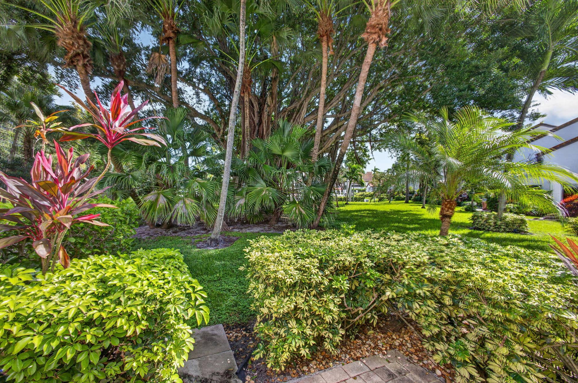 2439 Treasure Isle Drive, #Unit 7, West Palm Beach, FL 33410 50-web-or-mls-5D1A8005