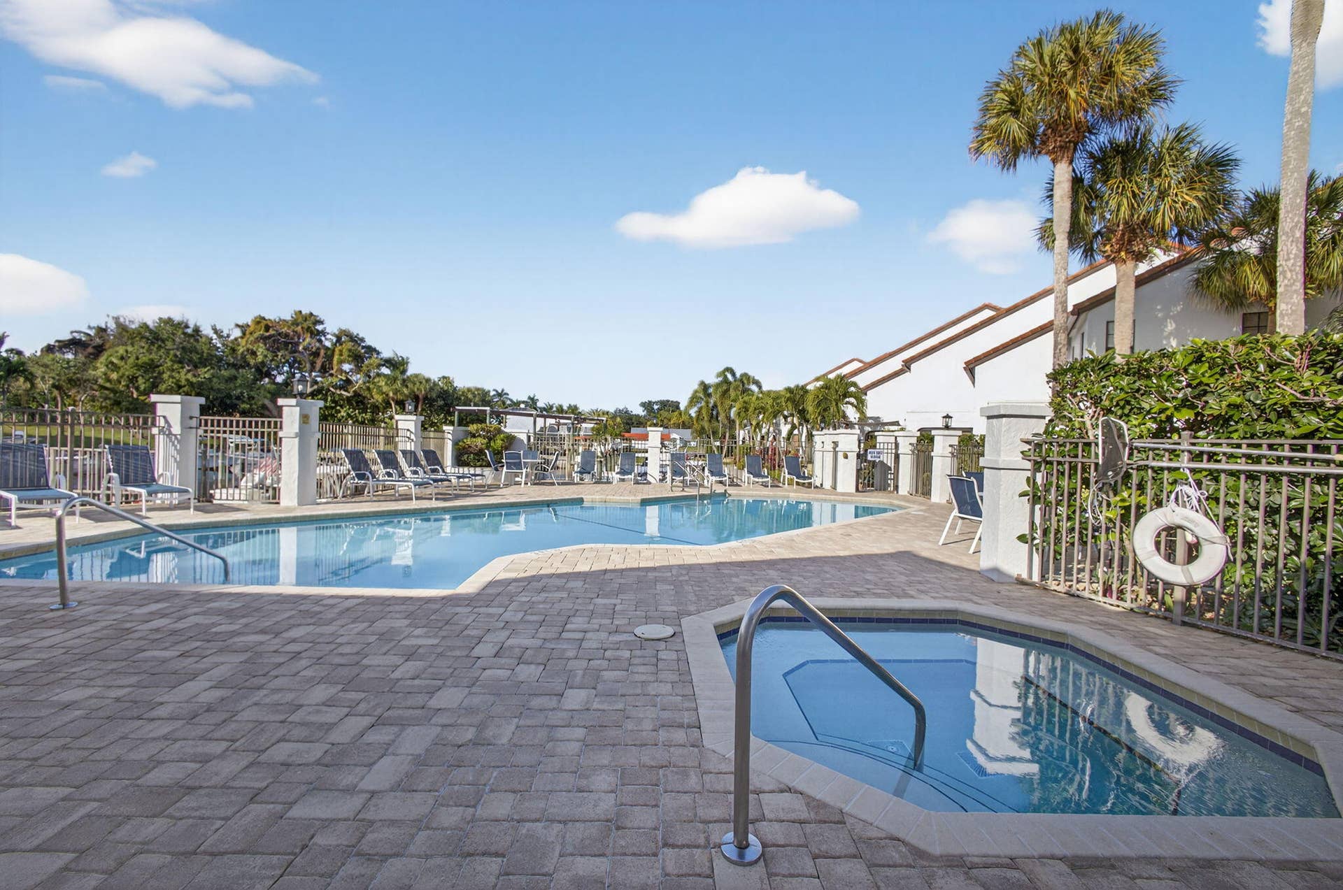 2439 Treasure Isle Drive, #Unit 7, West Palm Beach, FL 33410 79-web-or-mls-72-print-68-print-5D1A3591