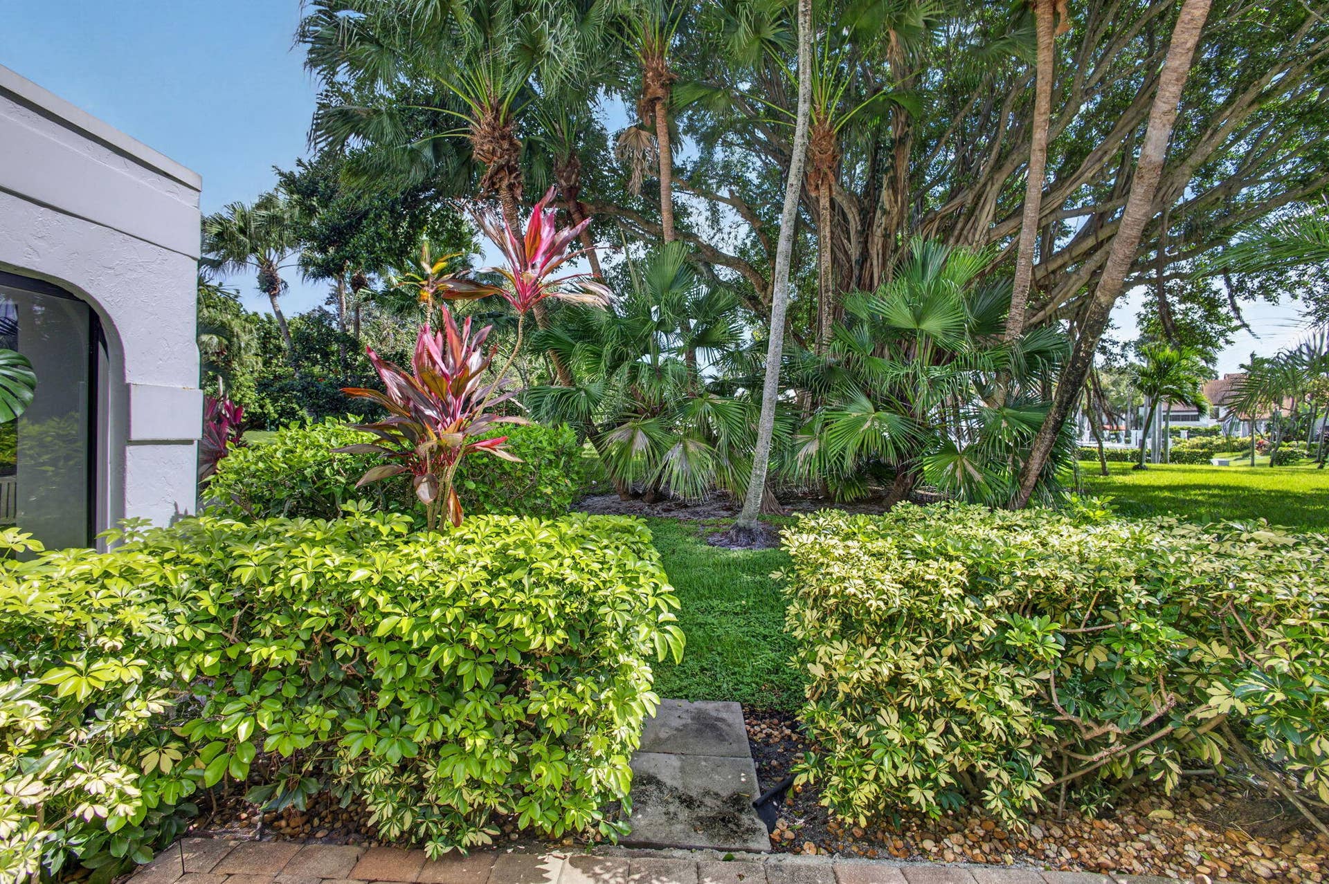 2439 Treasure Isle Drive, #Unit 7, West Palm Beach, FL 33410 49-web-or-mls-5D1A8001