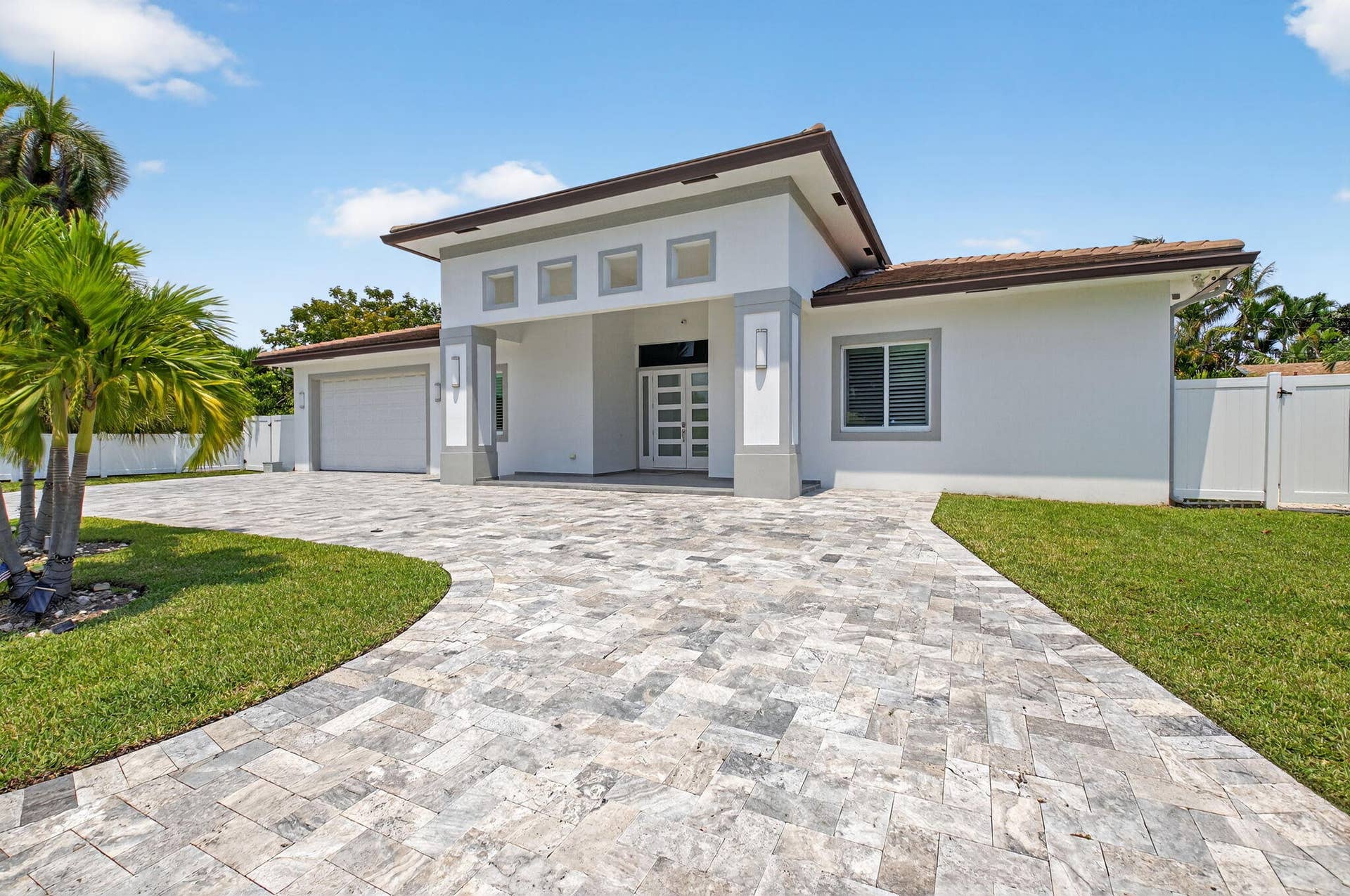 711 NE 6th Street, Boca Raton, FL 33432 Main entrance circular way