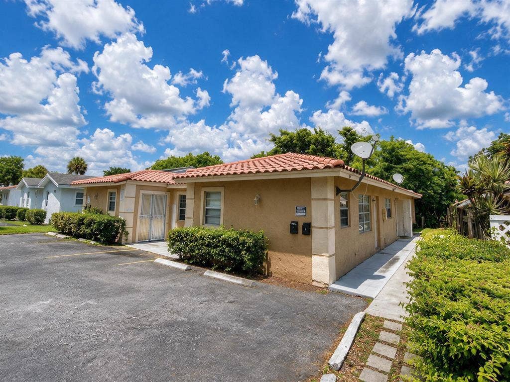 4125 WOODSIDE Drive, #1-4, Coral Springs, FL 33065 RICA 2