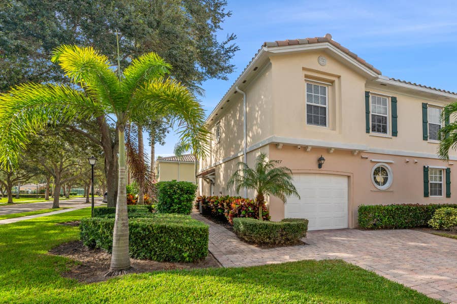 Property photo for 477 CAPISTRANO Drive, Palm Beach Gardens, FL