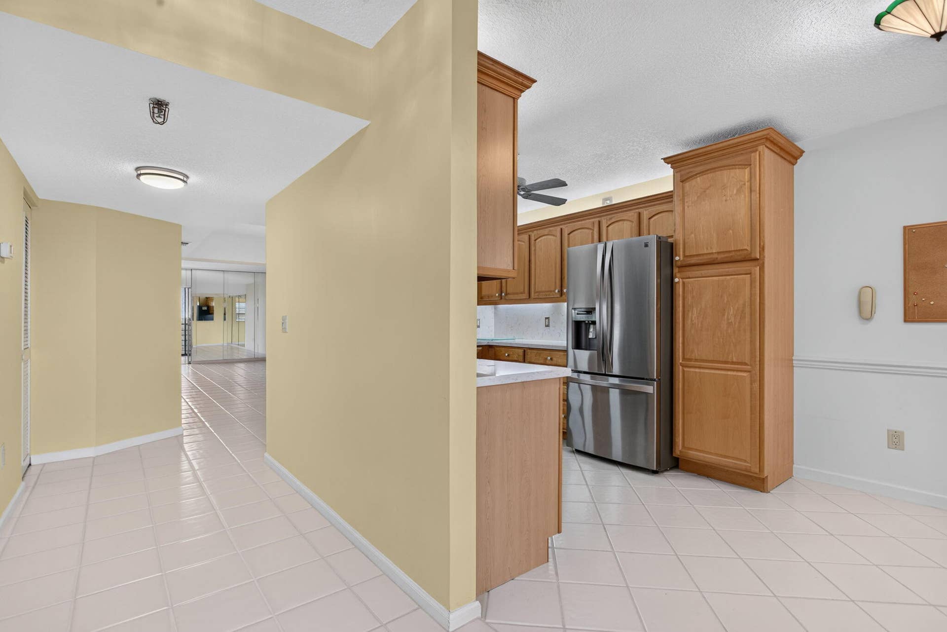 9220 SW 14TH Street, #3502, Boca Raton, FL 33428 ENTRY FOYER AND KITCHEN