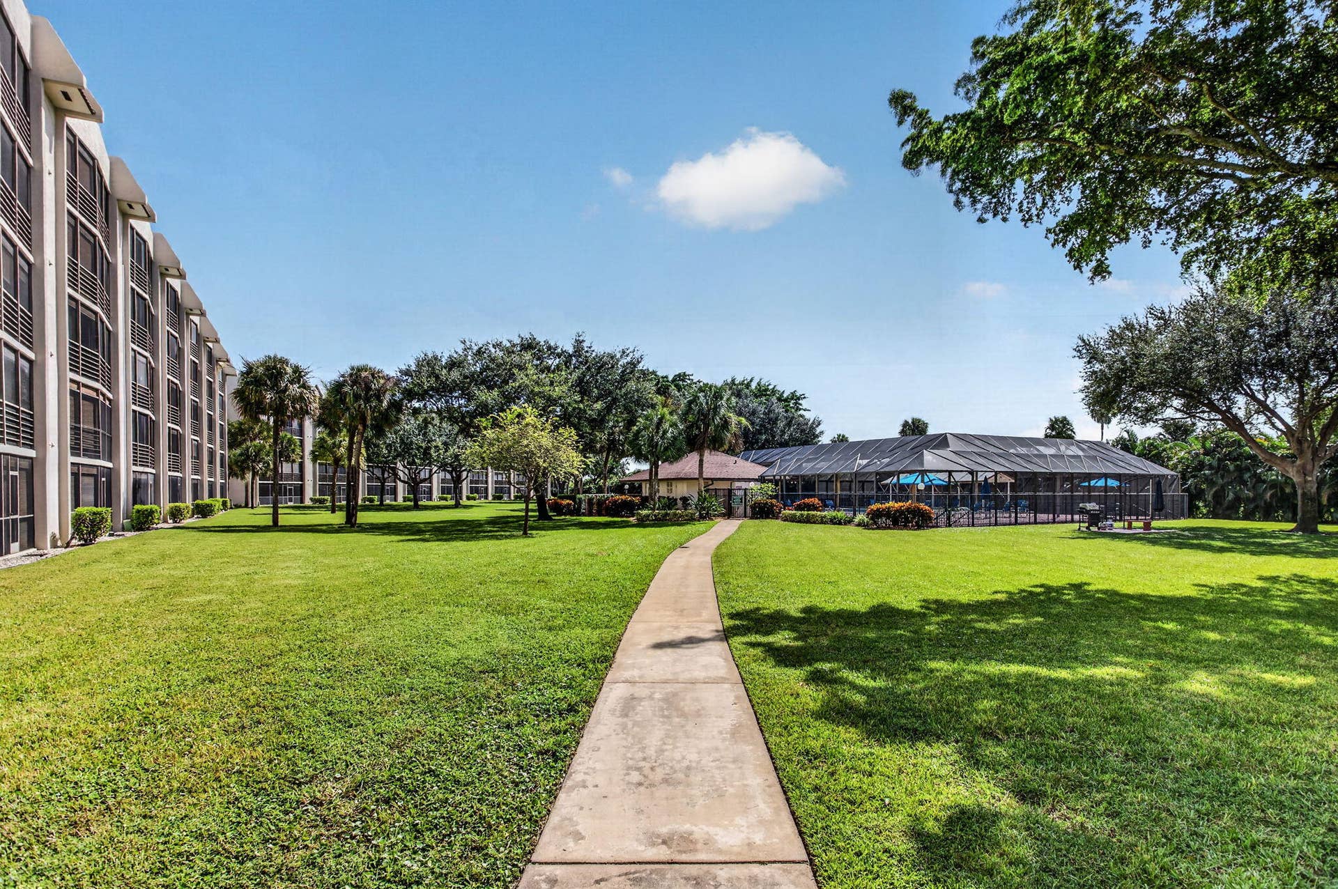 9220 SW 14TH Street, #3502, Boca Raton, FL 33428 PATHWAY TO POOL
