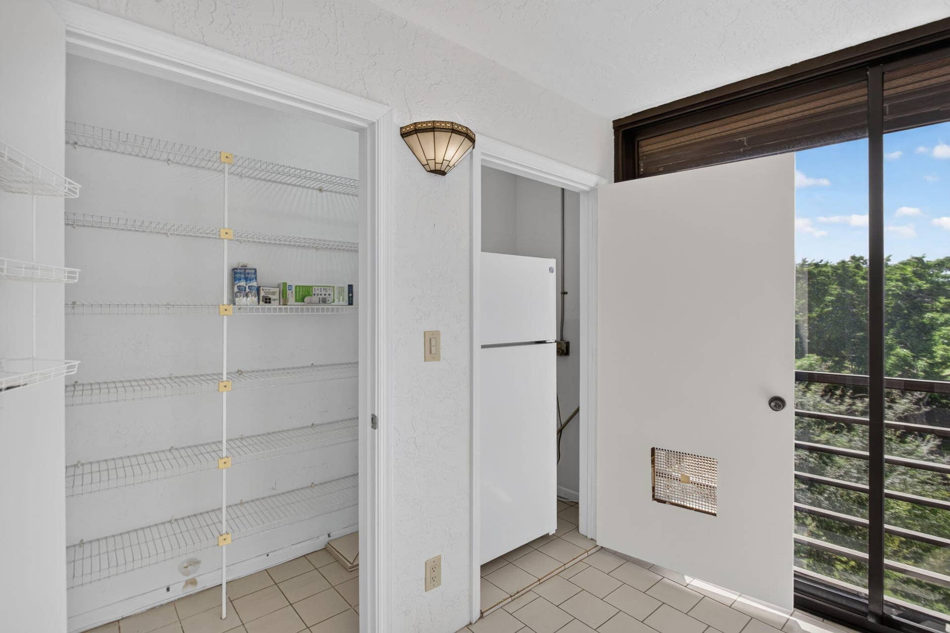 9220 SW 14TH Street, #3502, Boca Raton, FL 33428 EXTRA REFRIGERATOR. & CLOSETS