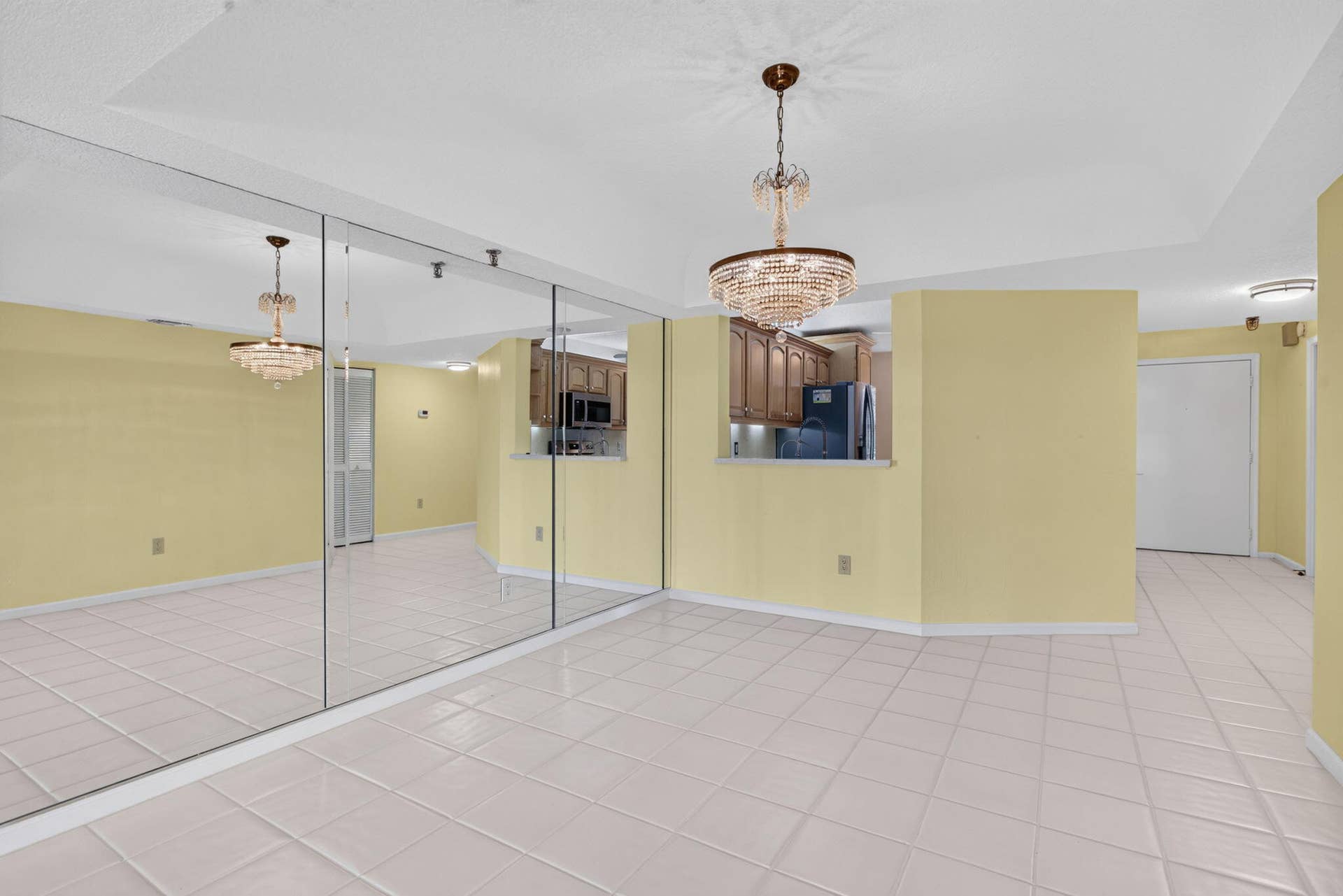 9220 SW 14TH Street, #3502, Boca Raton, FL 33428 LIVING ROOM DINING AREA