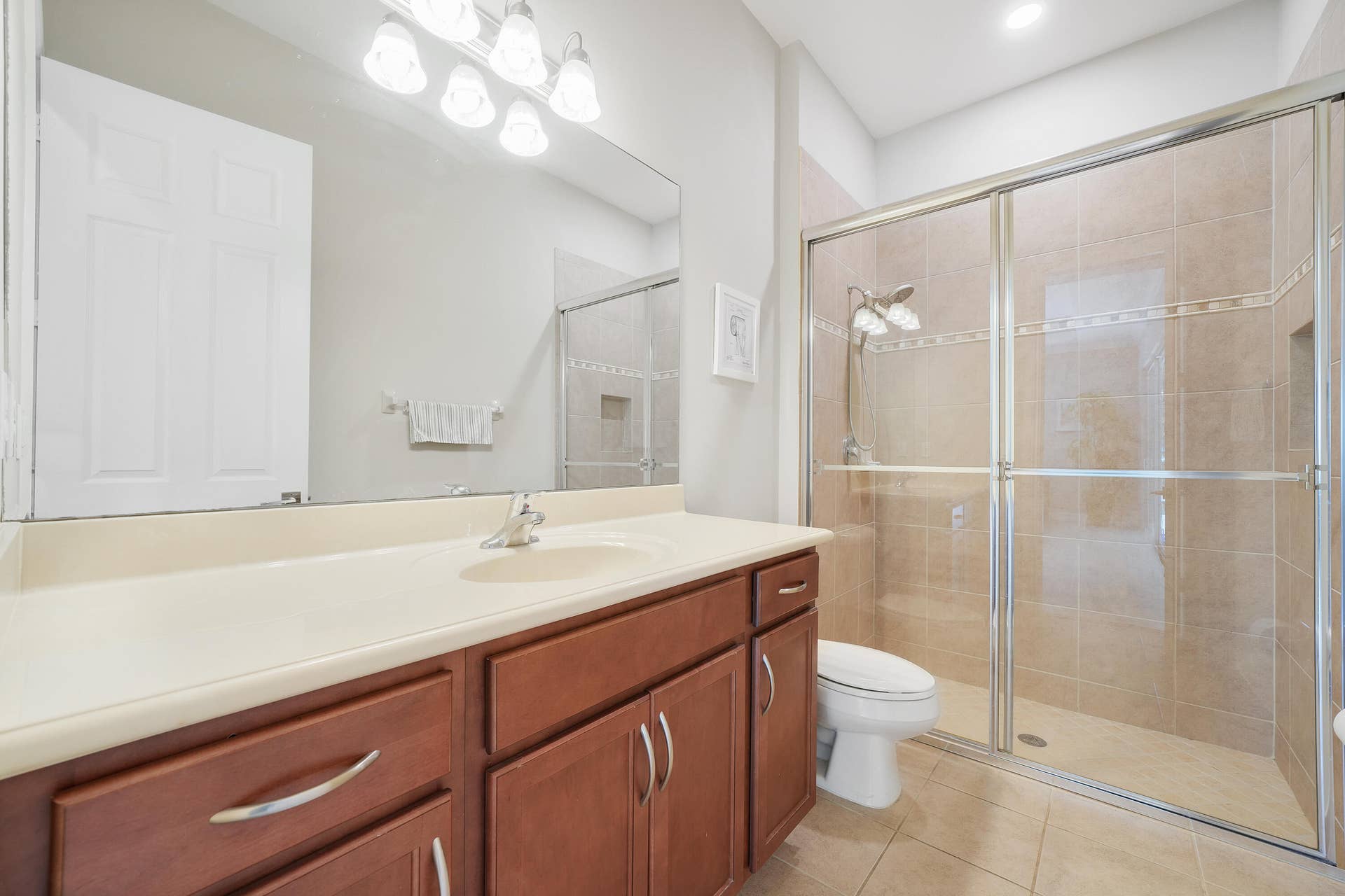 Full Bath for Main Living Areas