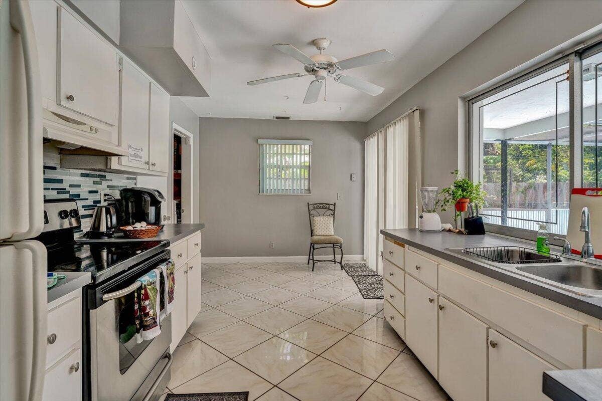 22-3982 NW 39th St-22