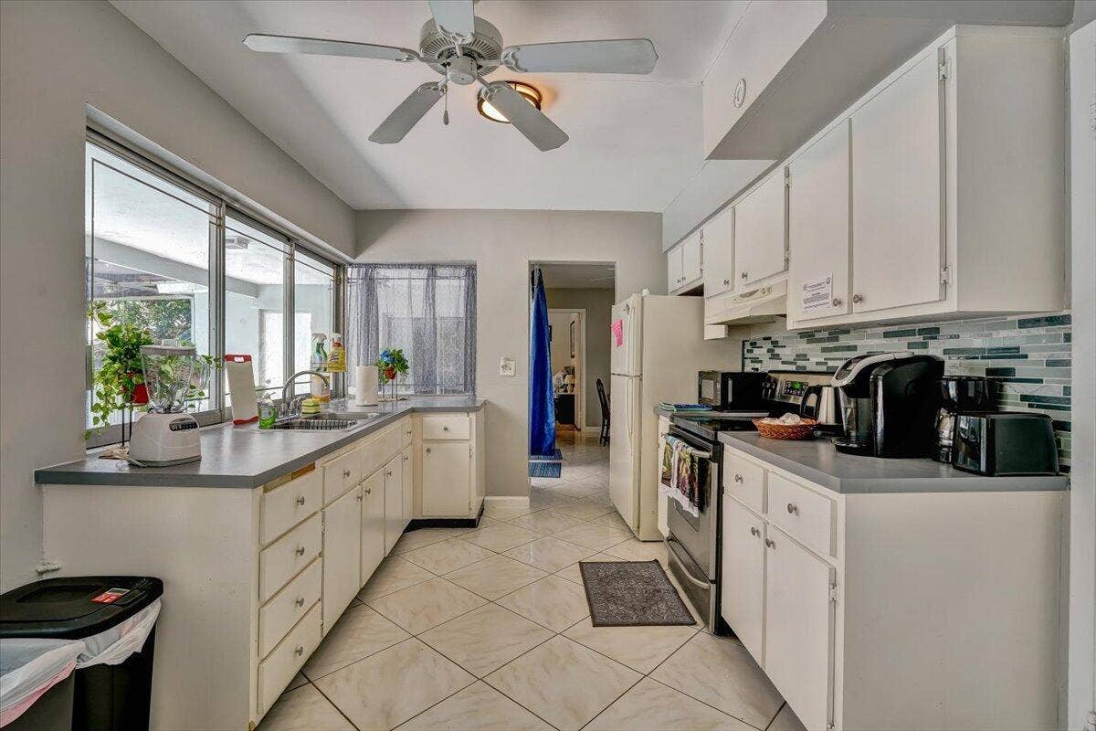 20-3982 NW 39th St-20