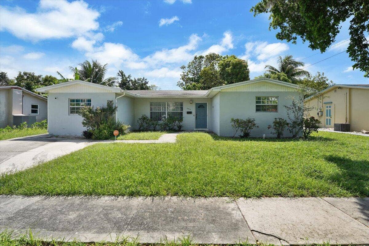 01-3982 NW 39th St-1