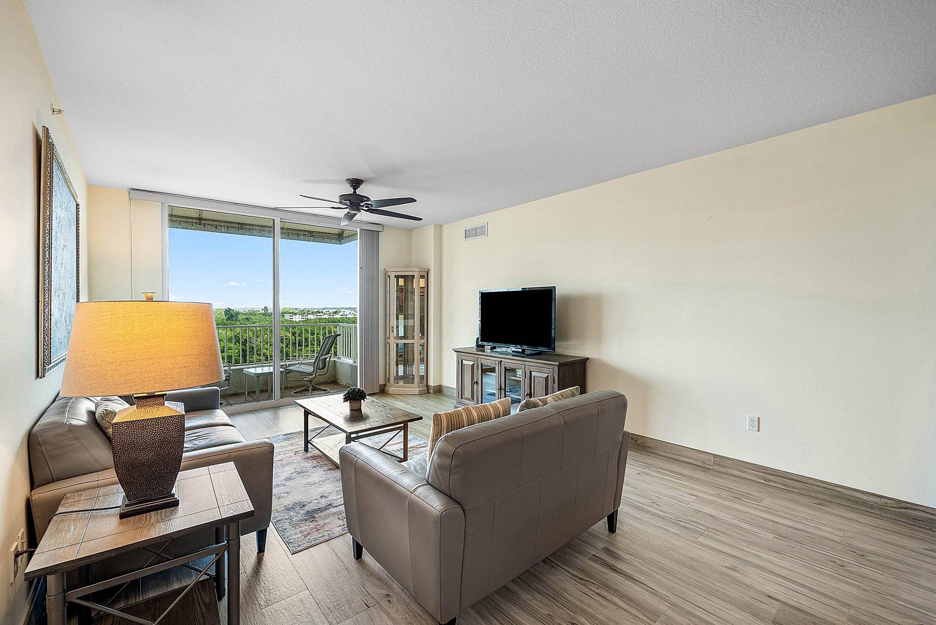 005-700EastBoyntonBeachBoulevard-710-Boy