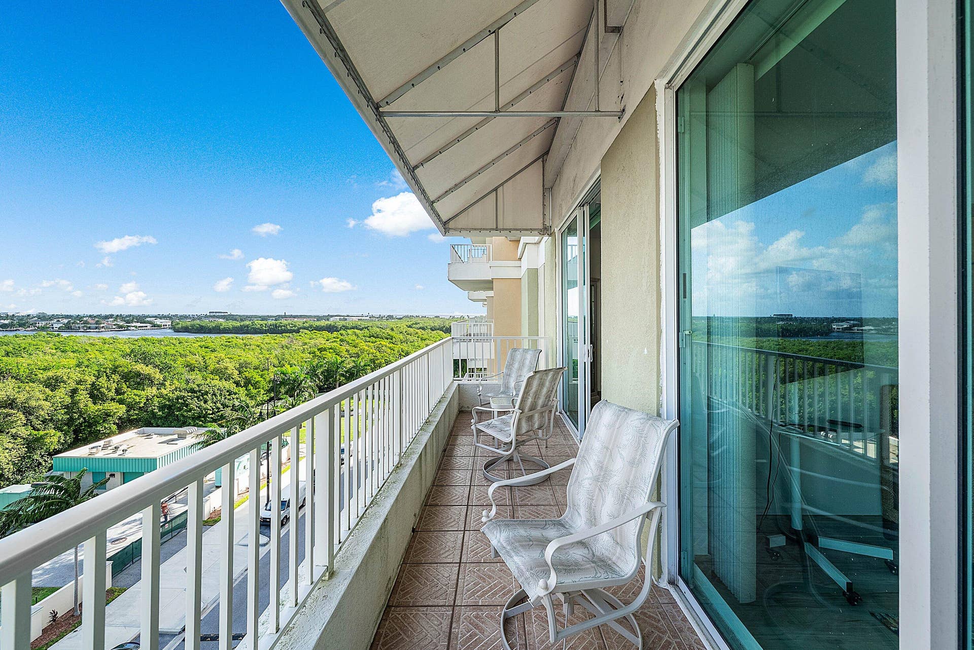 028-700EastBoyntonBeachBoulevard-710-Boy