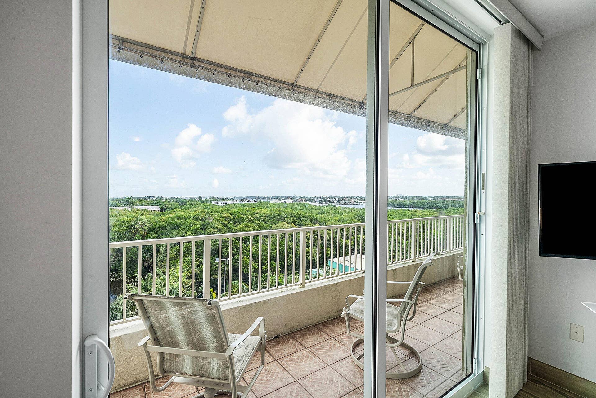 015-700EastBoyntonBeachBoulevard-710-Boy