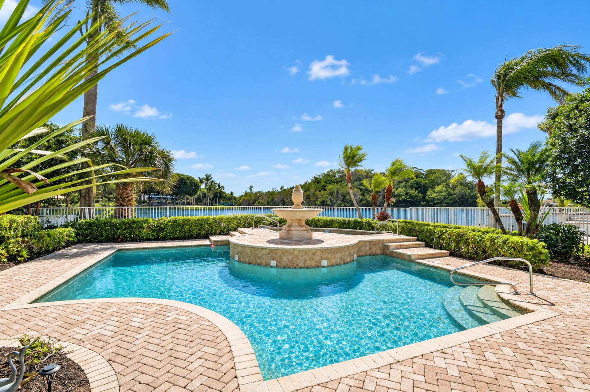 2286 Merriweather Way (38)