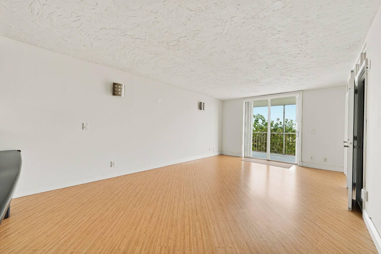 5700 NW 2ND Avenue, #405, Boca Raton, FL 33487 Living Room