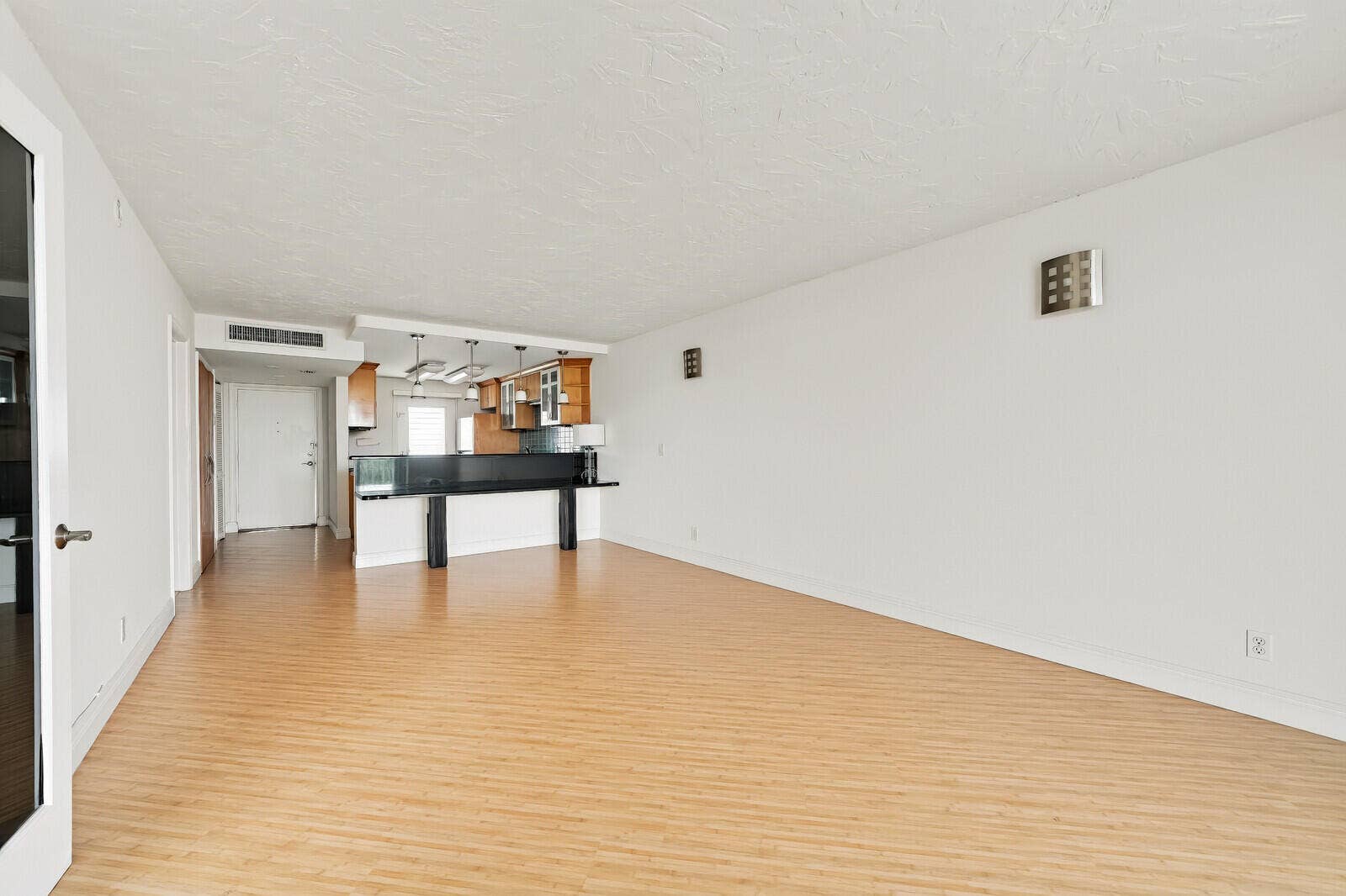 5700 NW 2ND Avenue, #405, Boca Raton, FL 33487 Living Room/Dining Area
