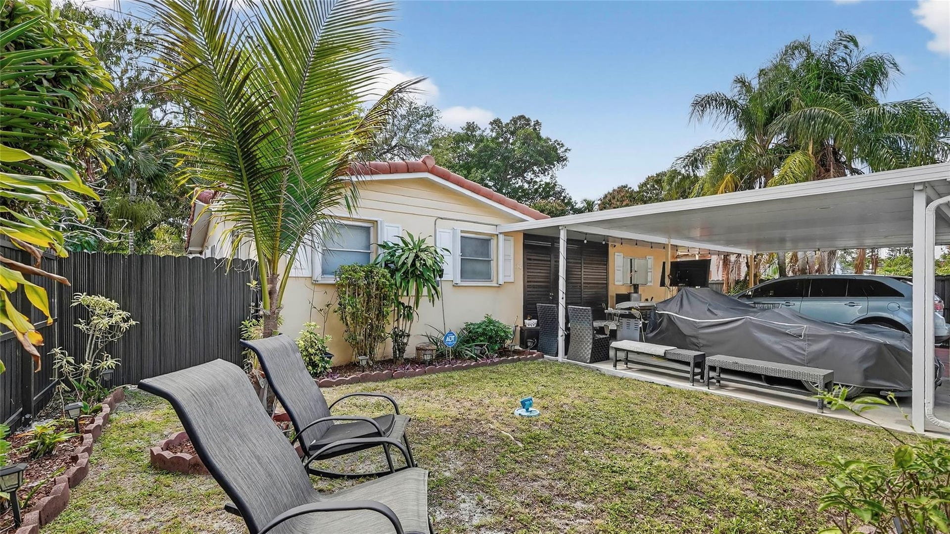 154 NW 67TH Street, Miami, FL 33150 Front side yard