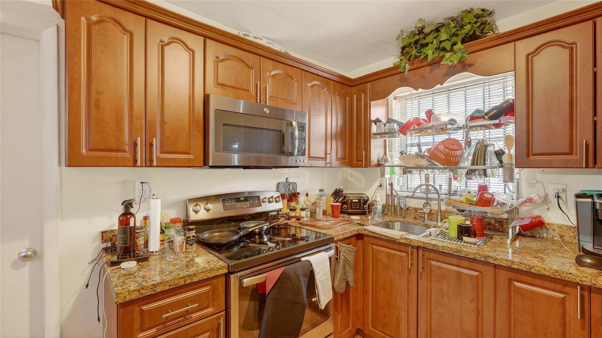 154 NW 67TH Street, Miami, FL 33150 Kitchen