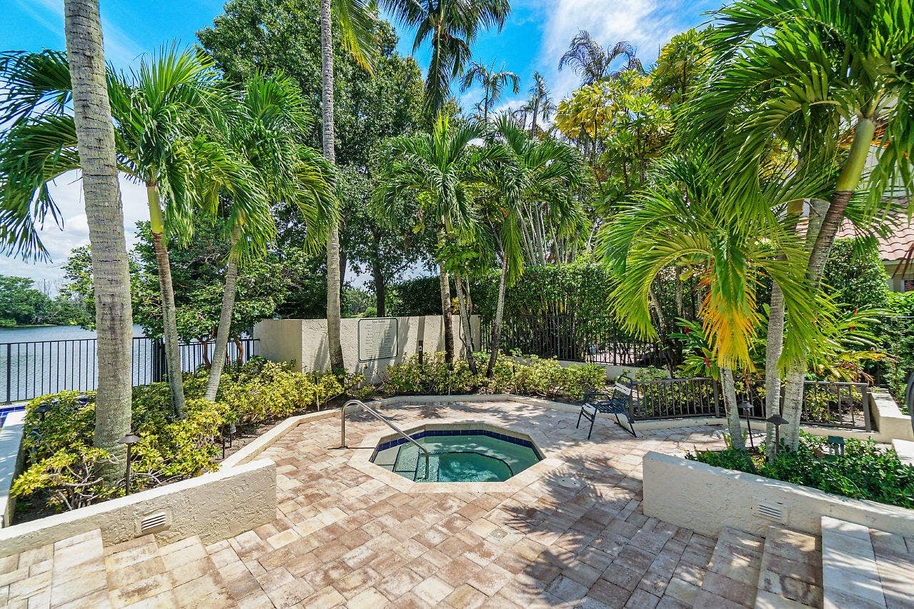5222 Majorca Club Drive, Boca Raton, FL 33486 Community Spa
