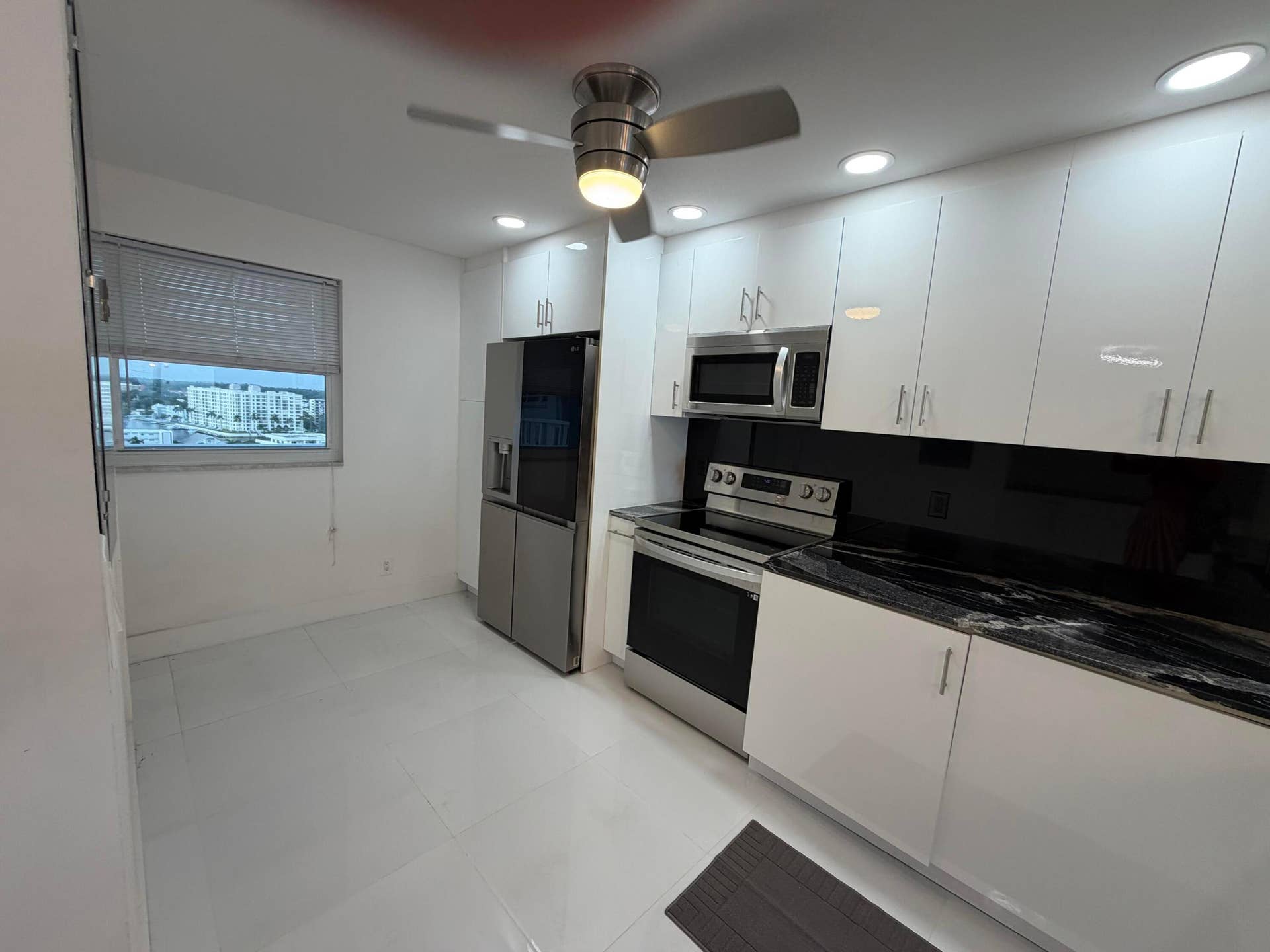 1012 N OCEAN Boulevard, #1607, Pompano Beach, FL 33062 Kitchen window