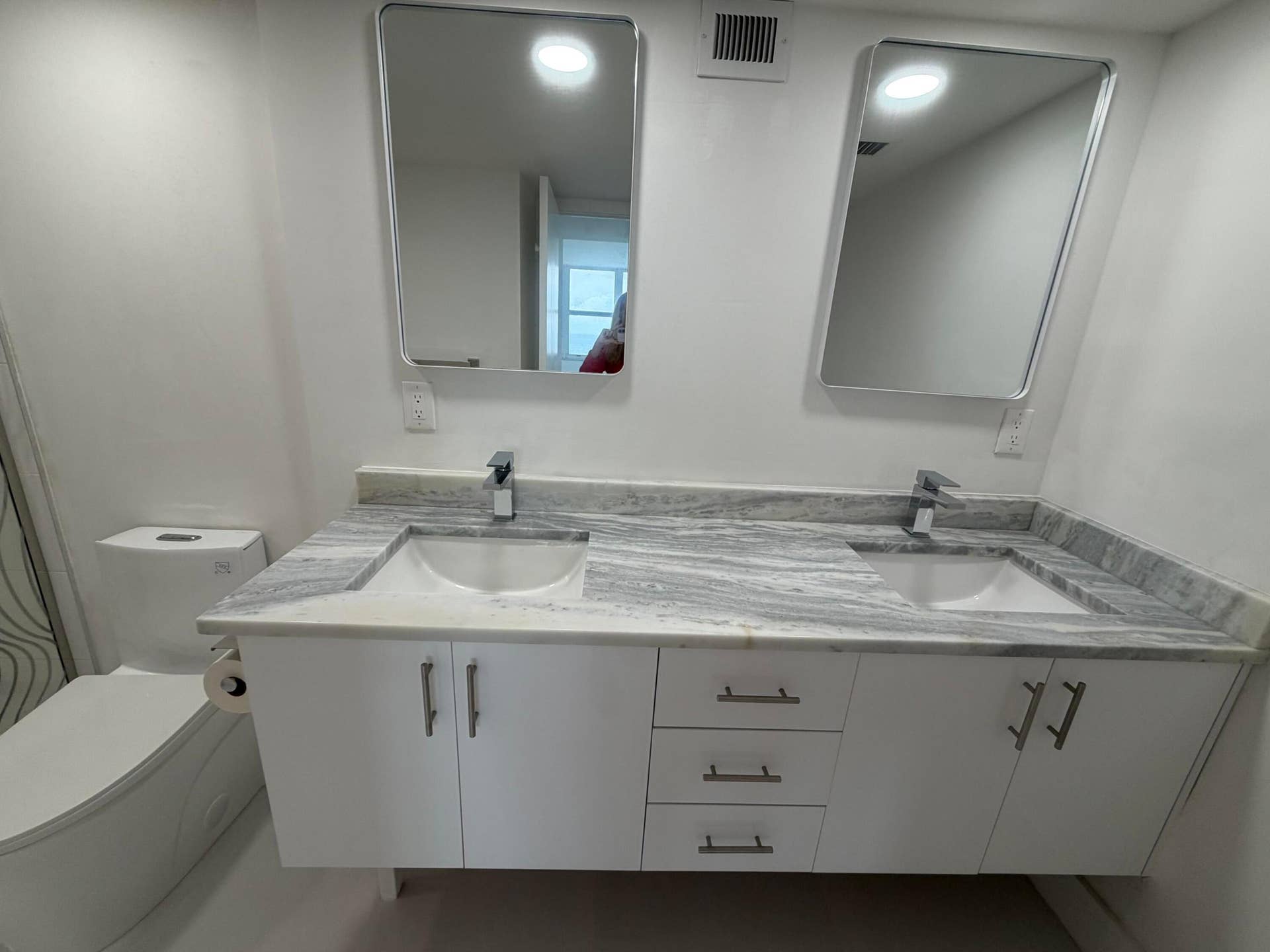 1012 N OCEAN Boulevard, #1607, Pompano Beach, FL 33062 double sinks