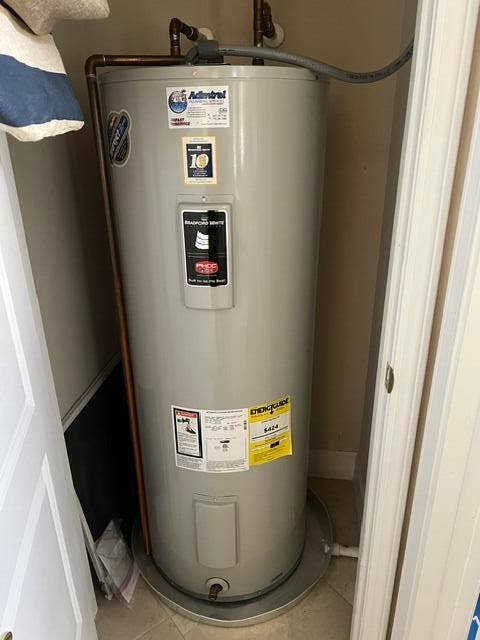 4 YR OLD WATER HEATER