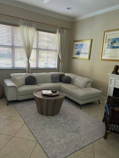 MAIN FLOOR LIVING AREA