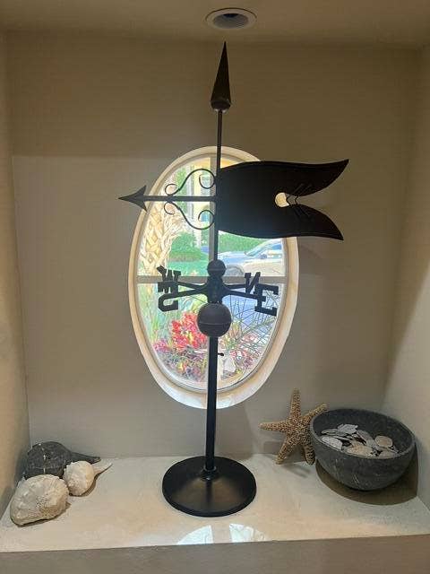 WINDOW DECOR